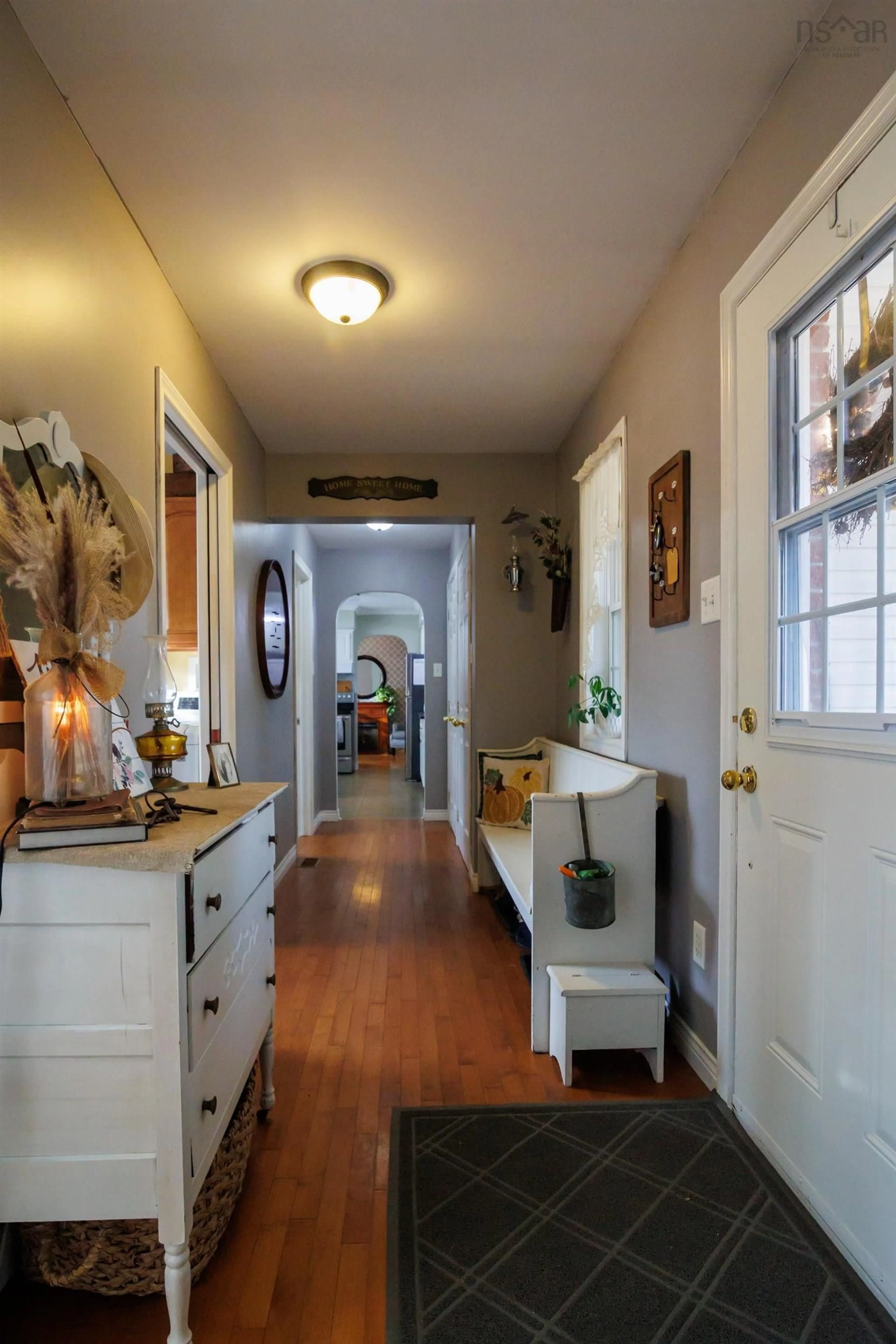 Indoor entryway, wood floors for 191 Teviot Pl, Valley Nova Scotia B6L 4L1