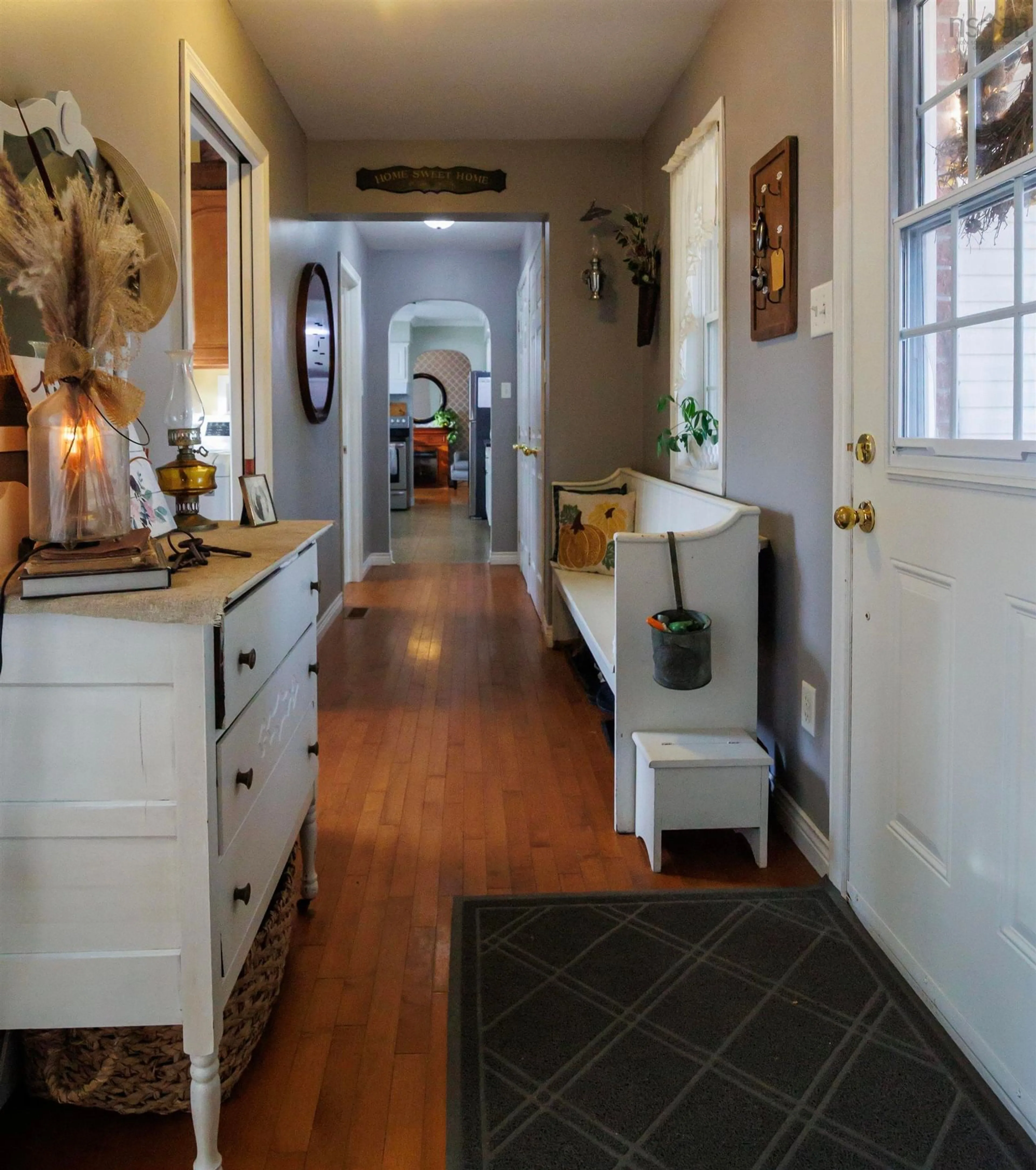 Indoor entryway, wood floors for 191 Teviot Pl, Valley Nova Scotia B6L 4L1