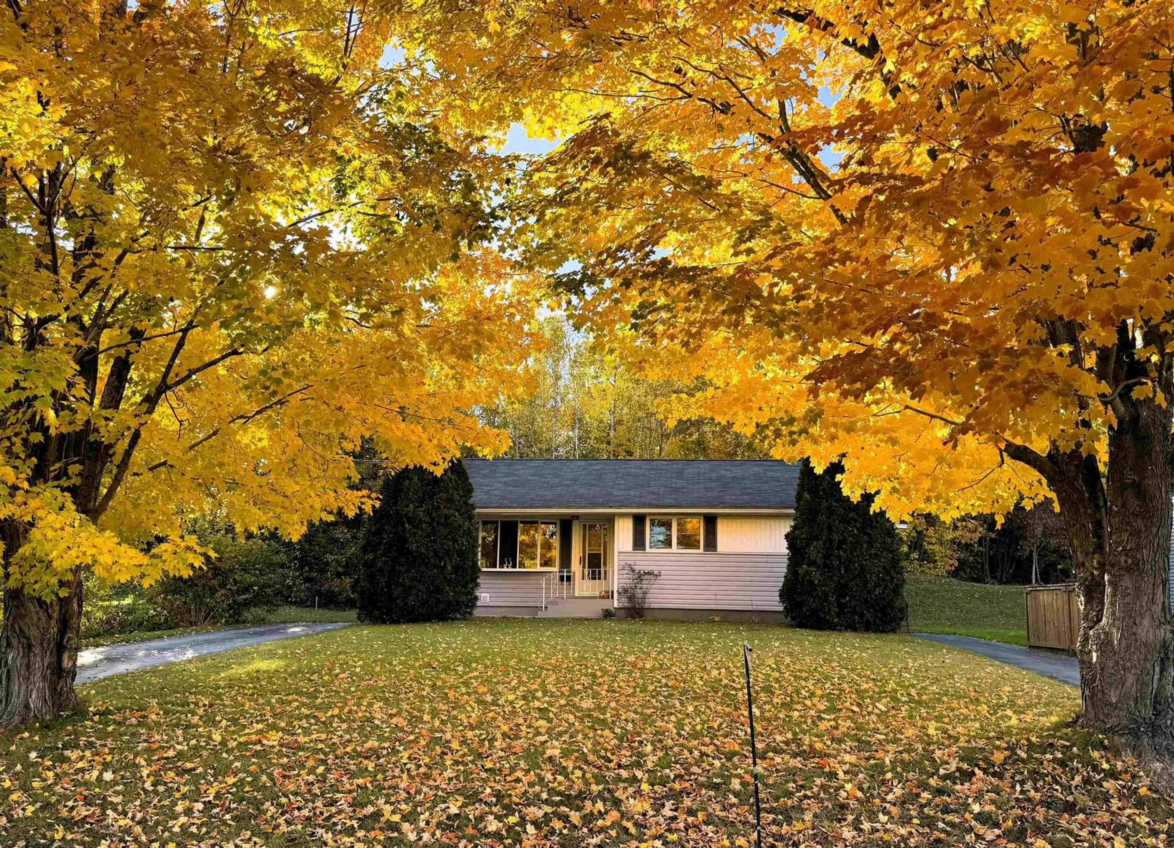 Home with vinyl exterior material for 18 Orchard Dr, New Minas Nova Scotia B4N 3L5