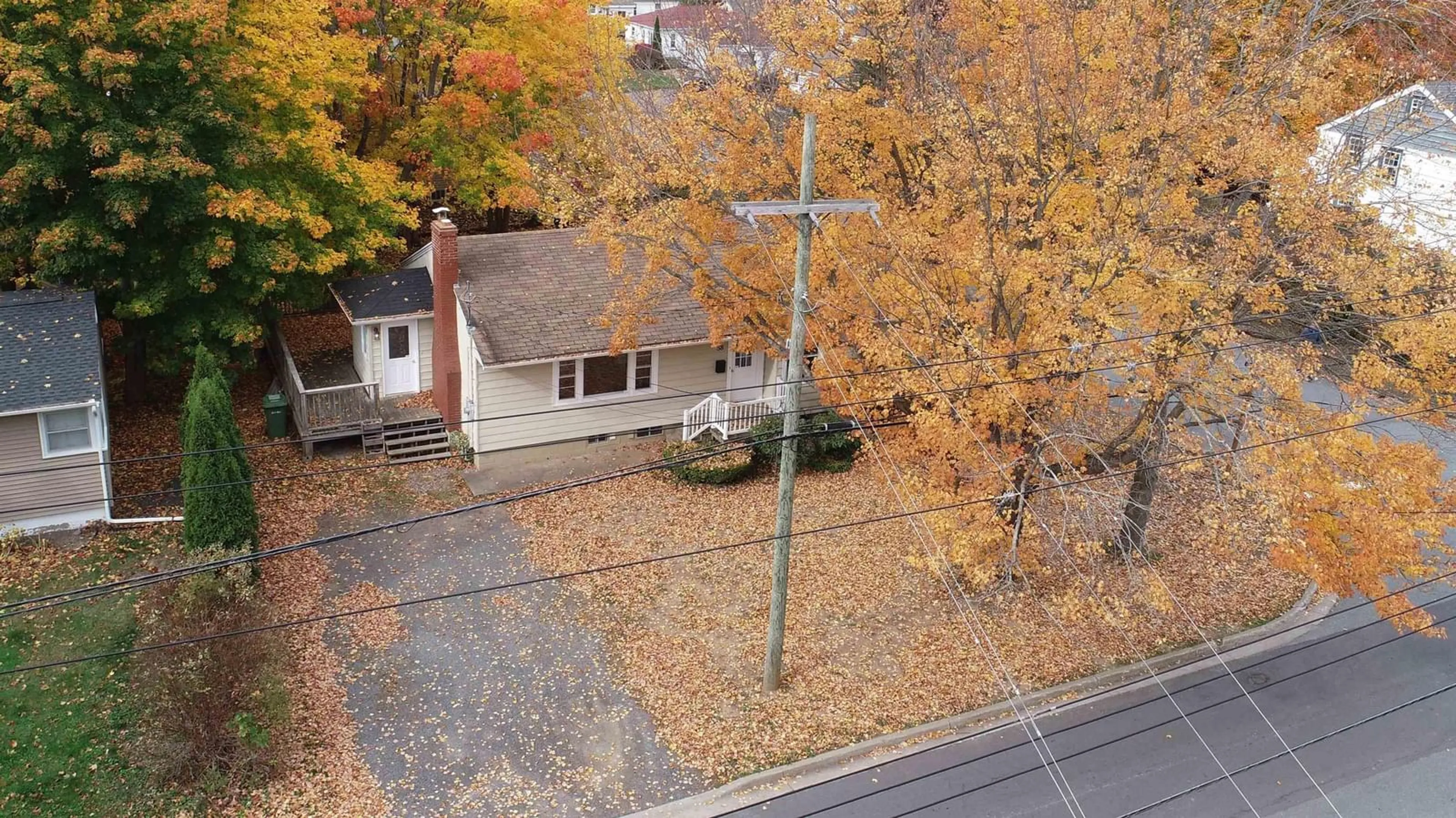 A pic from exterior of the house or condo, the street view for 58 Oakdene Ave, Kentville Nova Scotia B4N 2B6