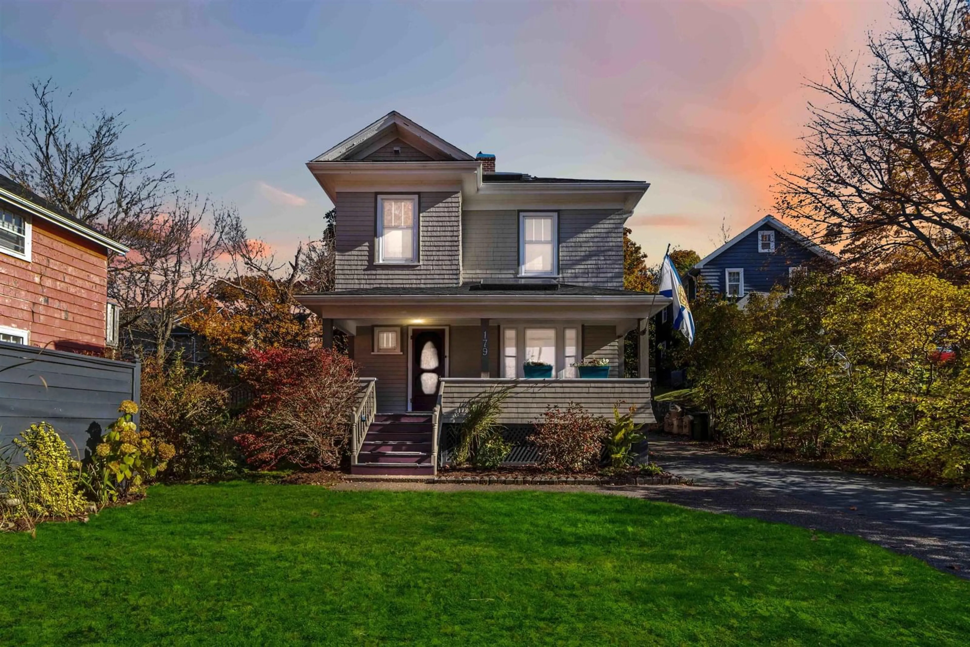 Frontside or backside of a home, cottage for 179 Pleasant St, Dartmouth Nova Scotia B2Y 3R2