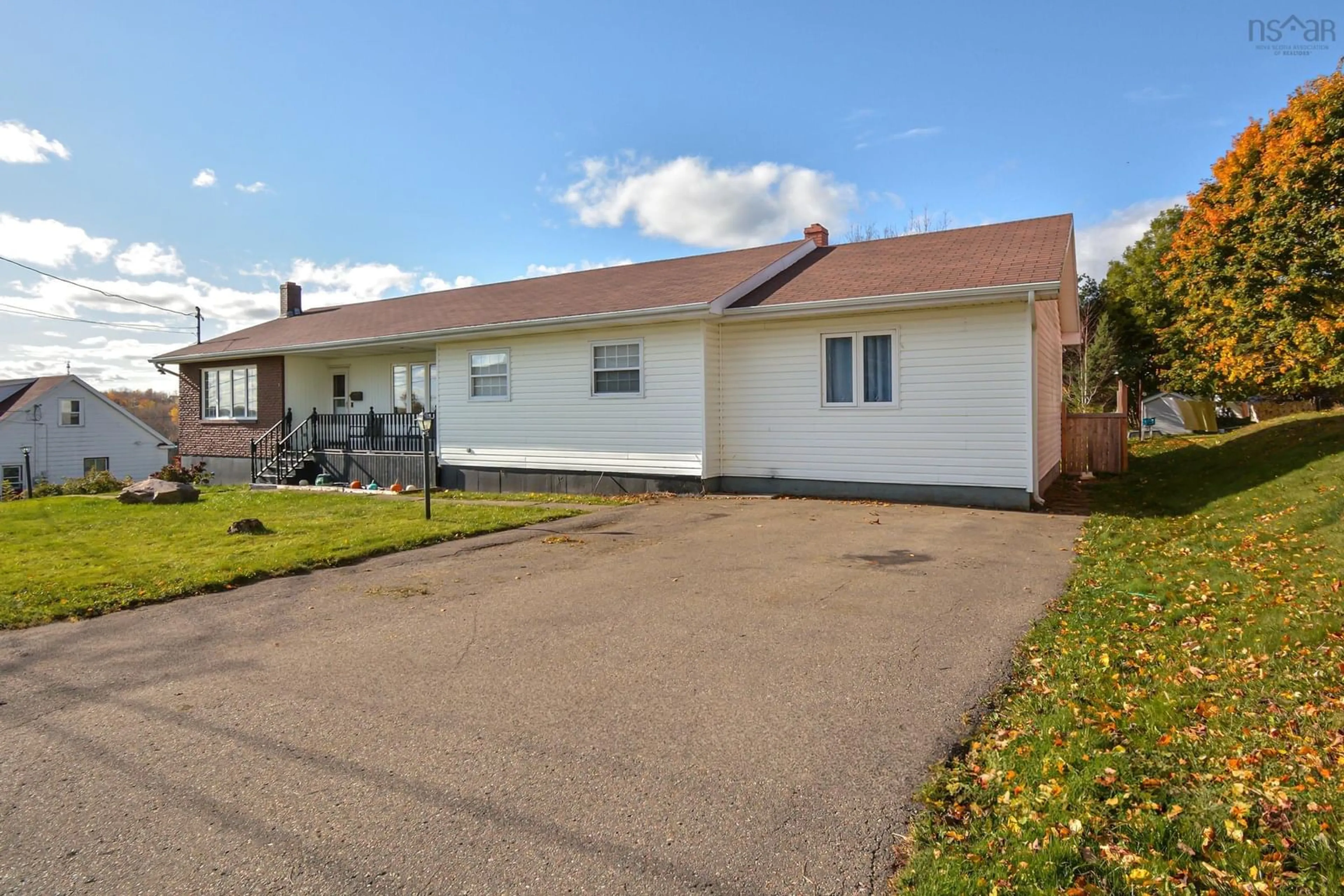 Frontside or backside of a home, the front or back of building for 9 View St, Sydney Mines Nova Scotia B1V 1G9