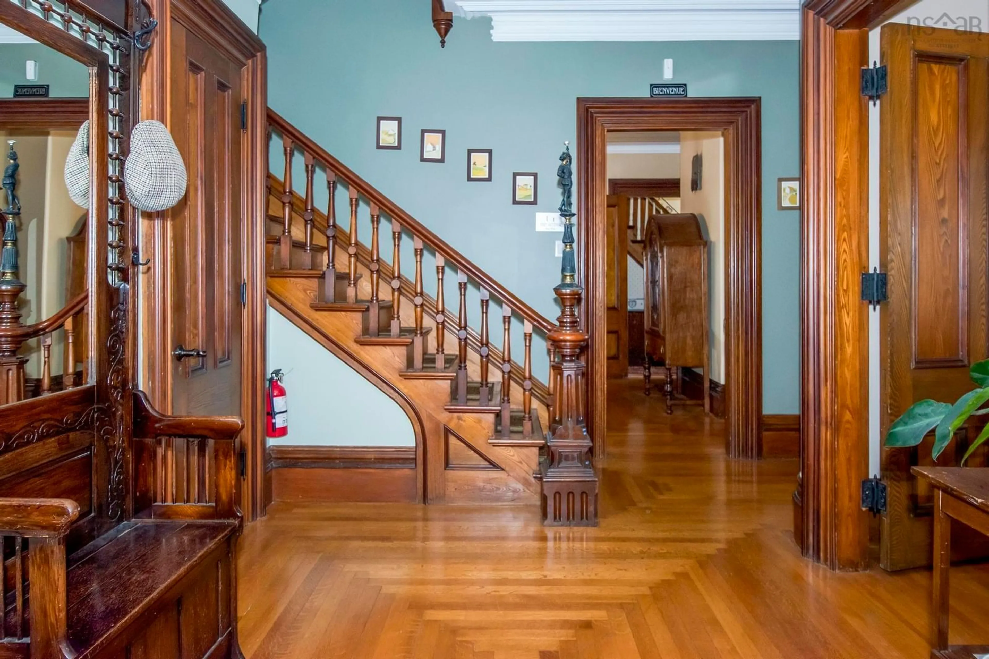 Indoor foyer, wood floors for 57 William St, Yarmouth Nova Scotia B5A 1Y4