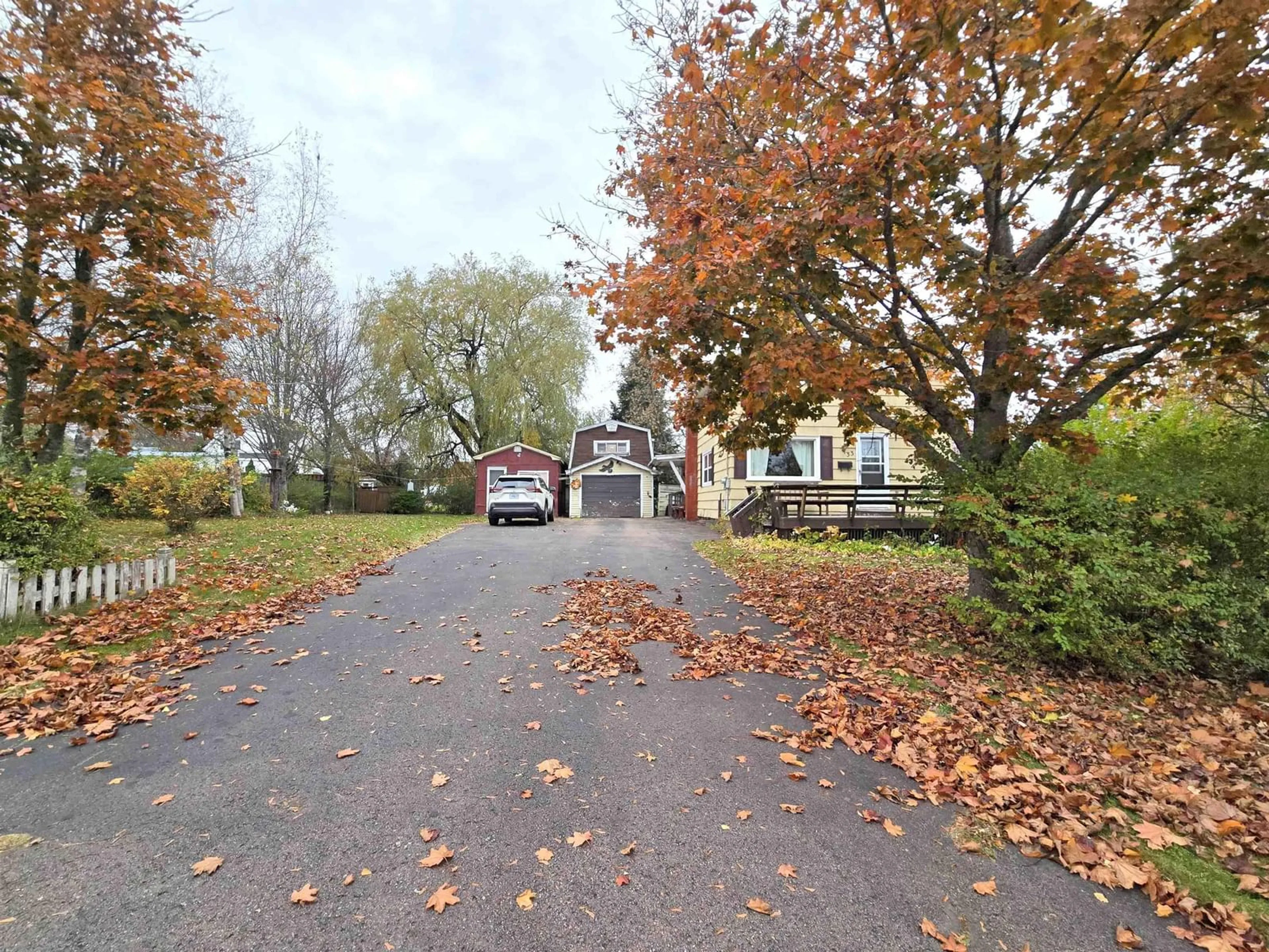 A pic from exterior of the house or condo, the street view for 33 York St, Amherst Nova Scotia B4H 2P3