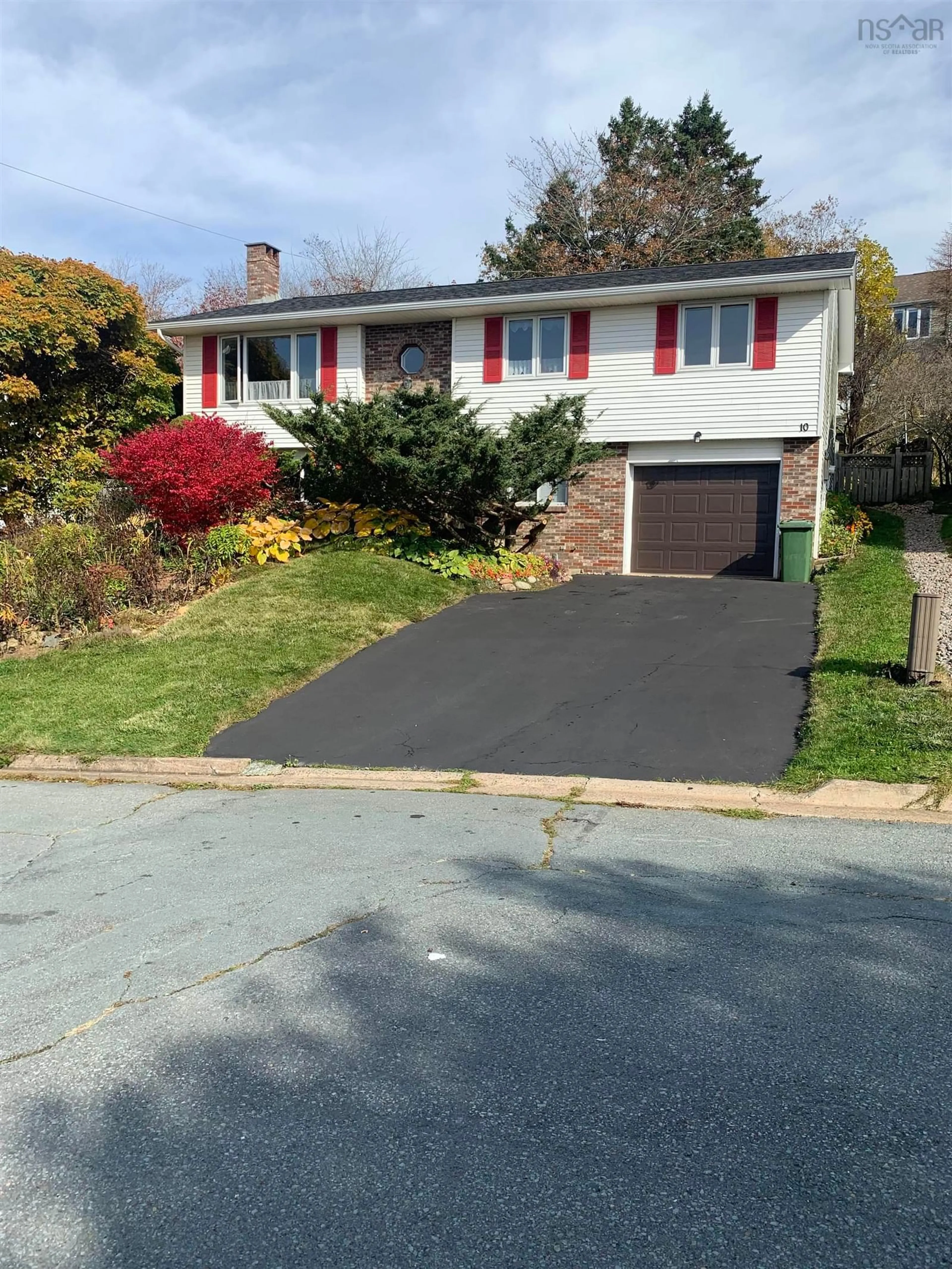 Frontside or backside of a home, the street view for 10 Medway Crt, Dartmouth Nova Scotia B2W 4G5