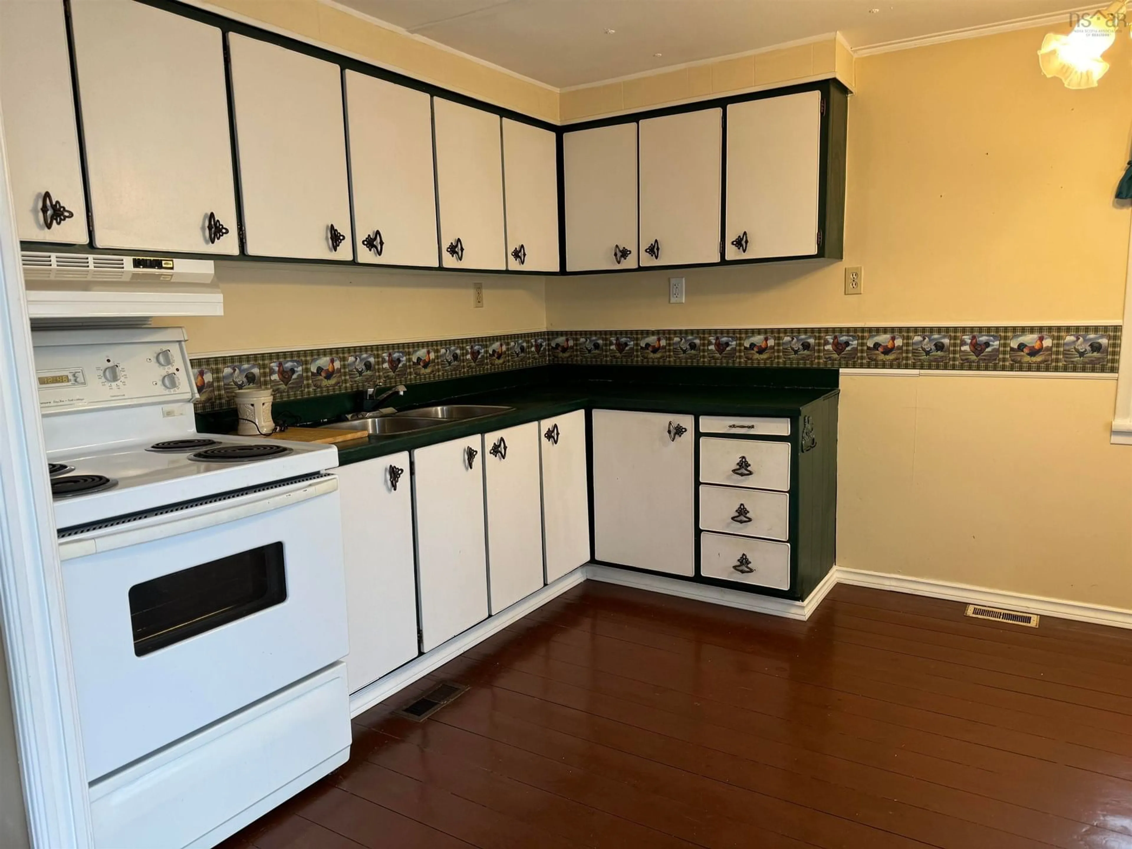 Standard kitchen, wood floors, cottage for 4 Butler Dr, Bible Hill Nova Scotia B2N 5N1