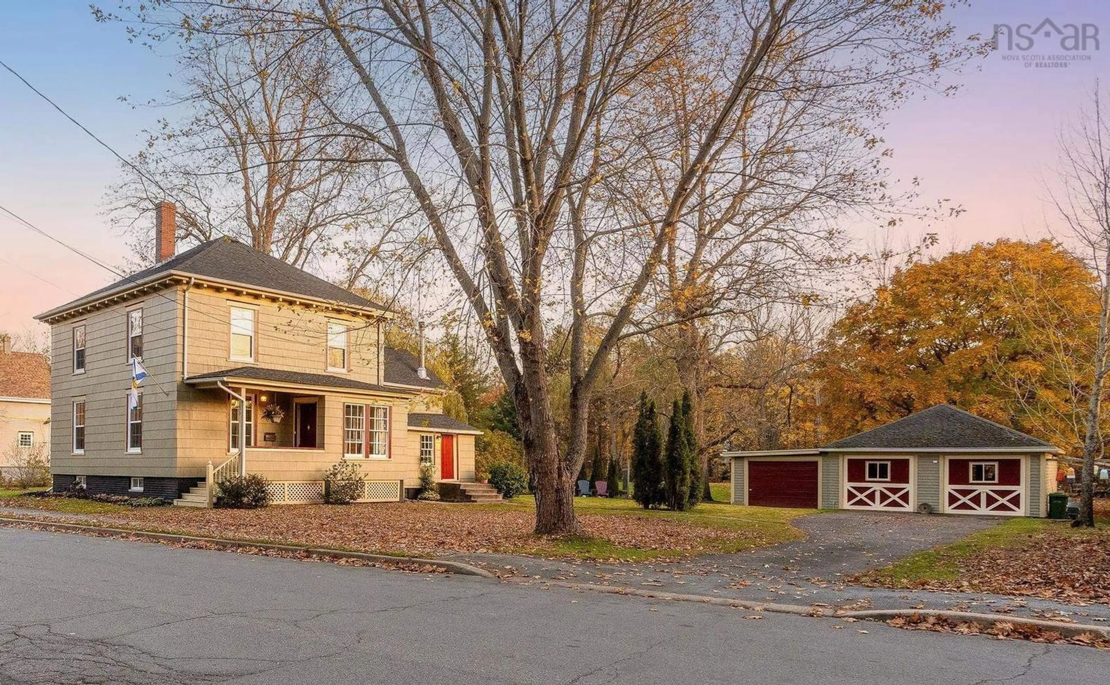 A pic from exterior of the house or condo, cottage for 672 West Main St, Kentville Nova Scotia B4N 1L7