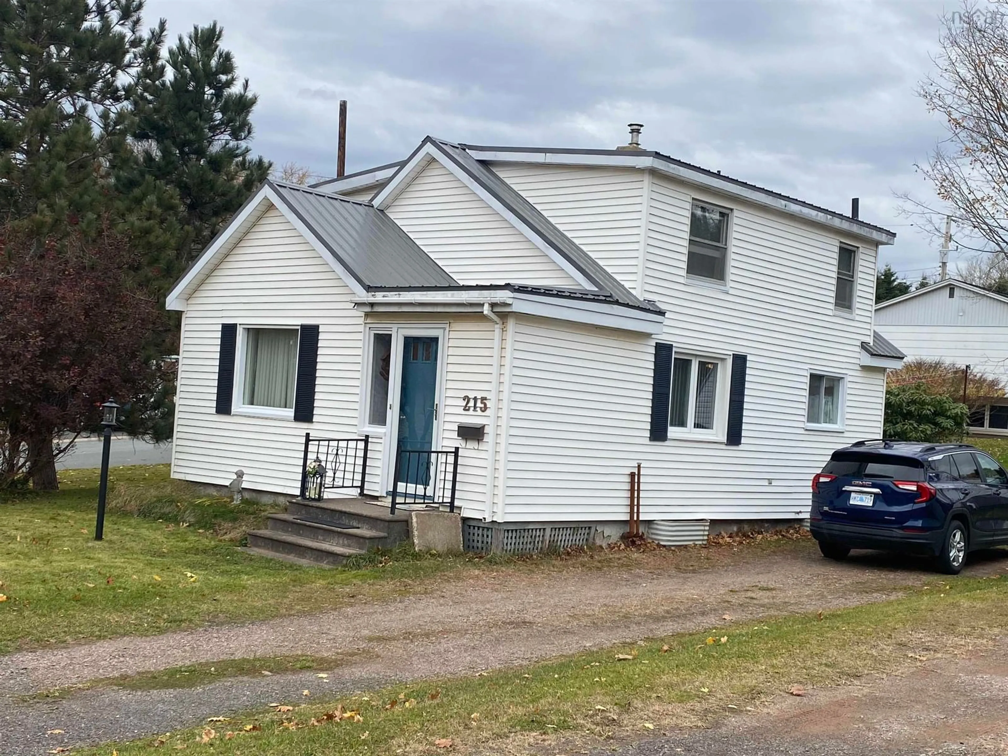 Frontside or backside of a home, cottage for 215 King St, Truro Nova Scotia B2N 3L5