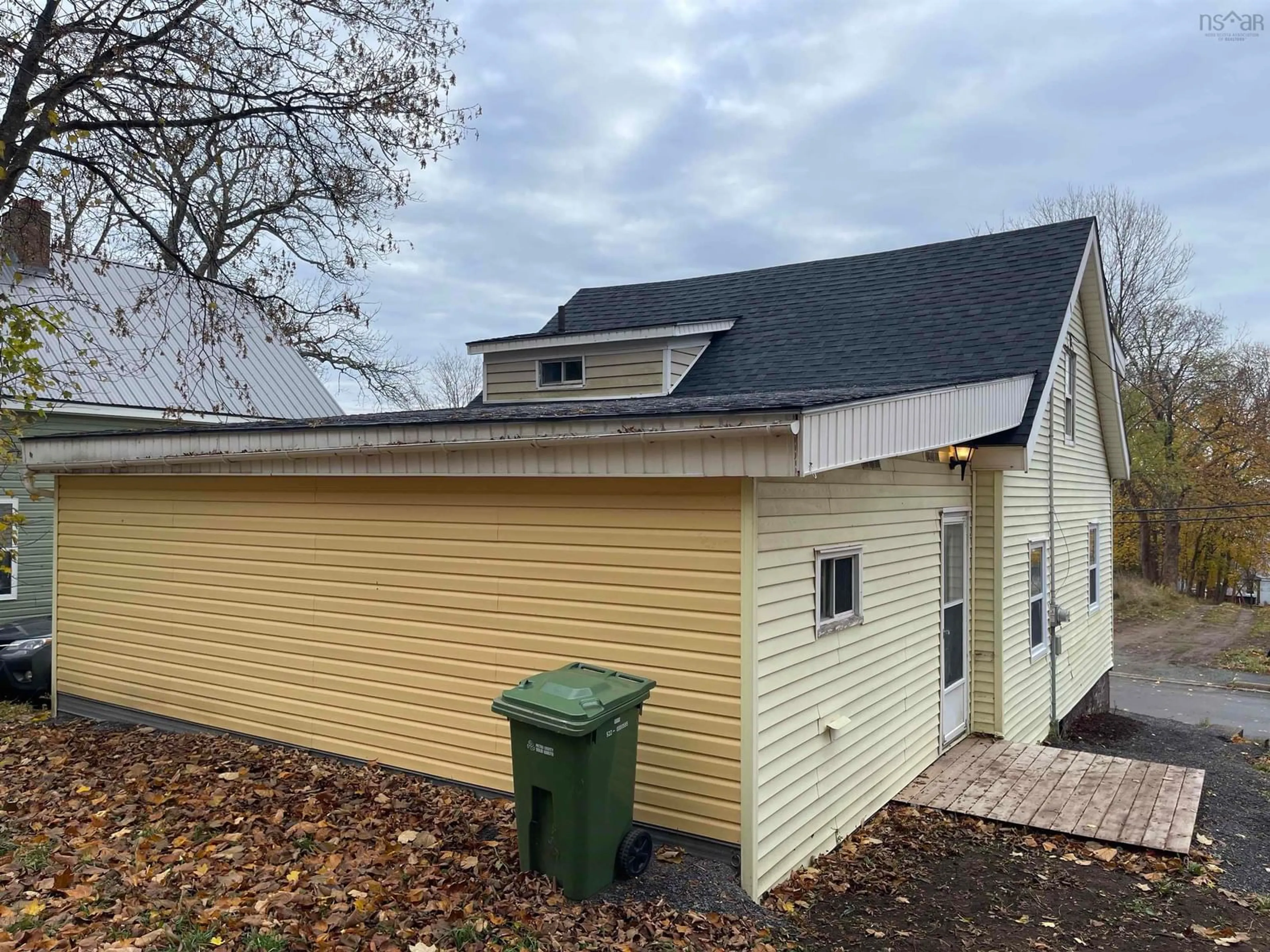 Frontside or backside of a home, the front or back of building for 140 St. Andrews St, Pictou Nova Scotia B0K 1H0