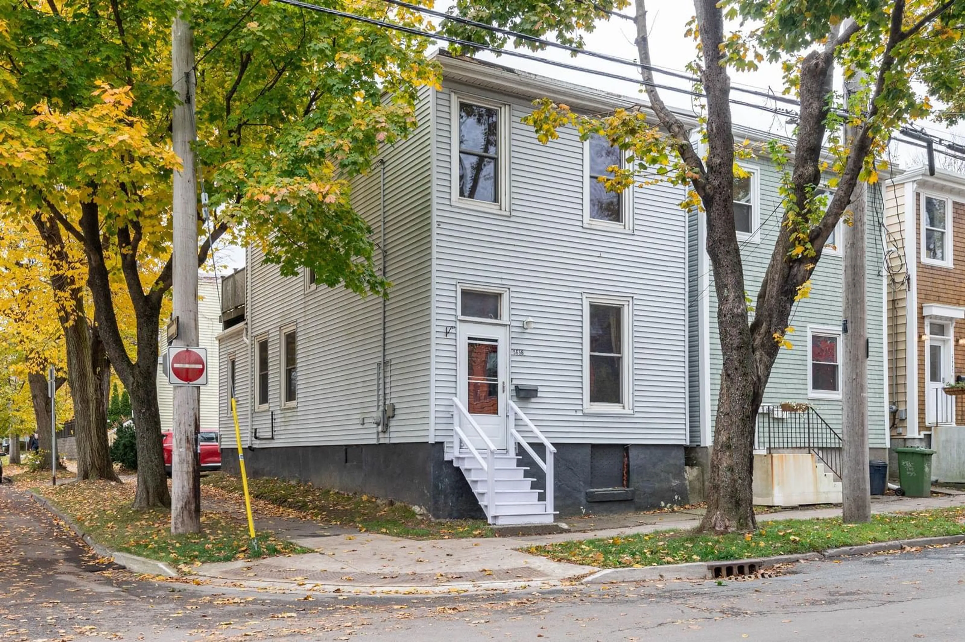 A pic from exterior of the house or condo, the front or back of building for 5656 Bloomfield St, Halifax Nova Scotia B3K 1T2