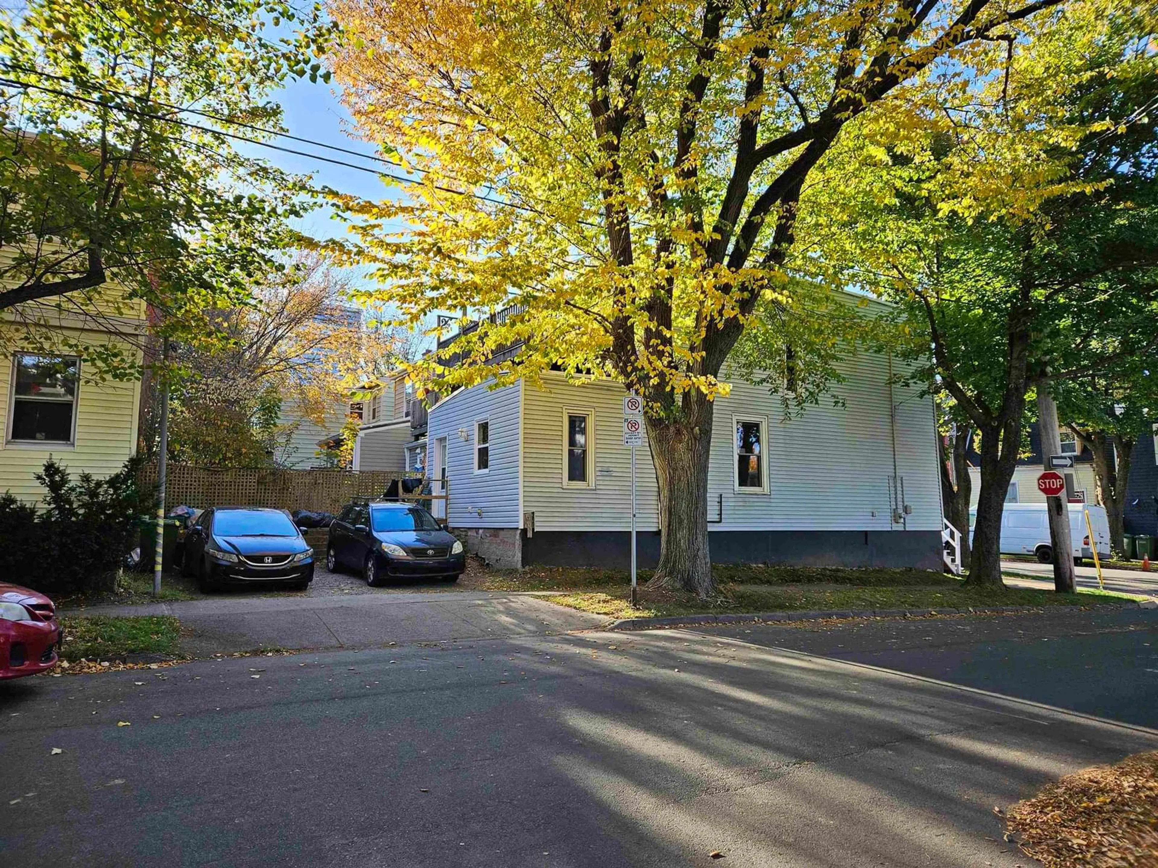 A pic from exterior of the house or condo, the street view for 5656 Bloomfield St, Halifax Nova Scotia B3K 1T2