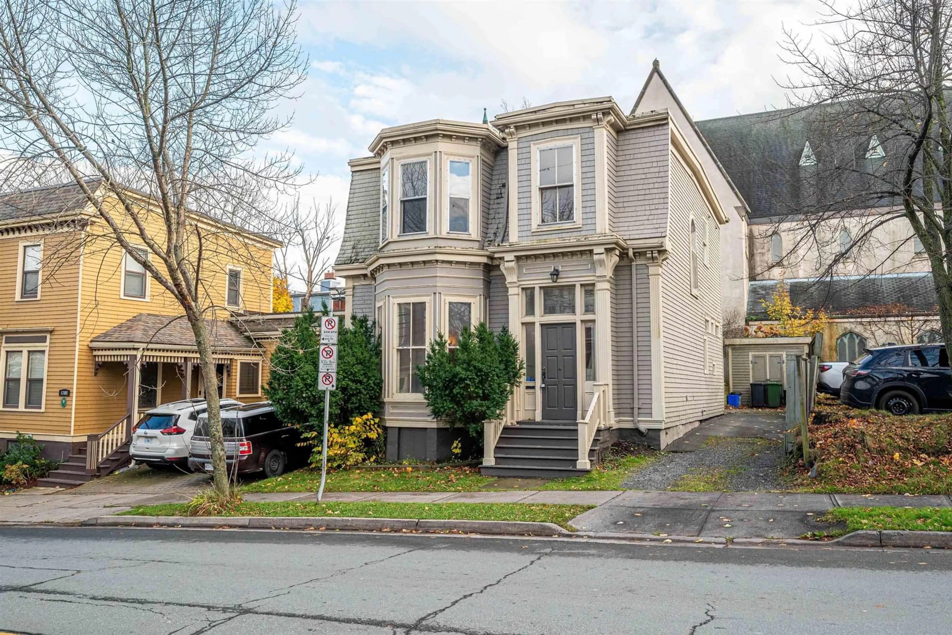 A pic from exterior of the house or condo, the street view for 5312 South St, Halifax Peninsula Nova Scotia B3J 1A4