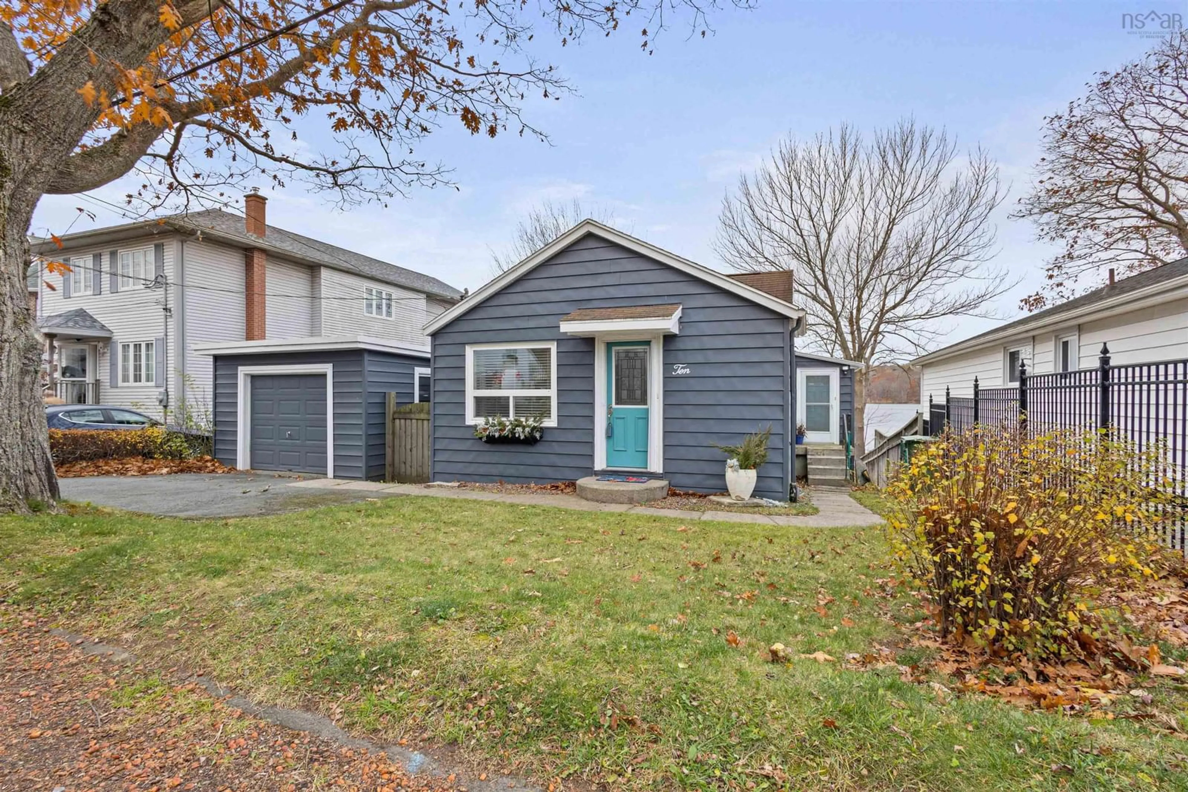 Frontside or backside of a home, cottage for 10 Lakeview Point Rd, Dartmouth Nova Scotia B2Y 3H2