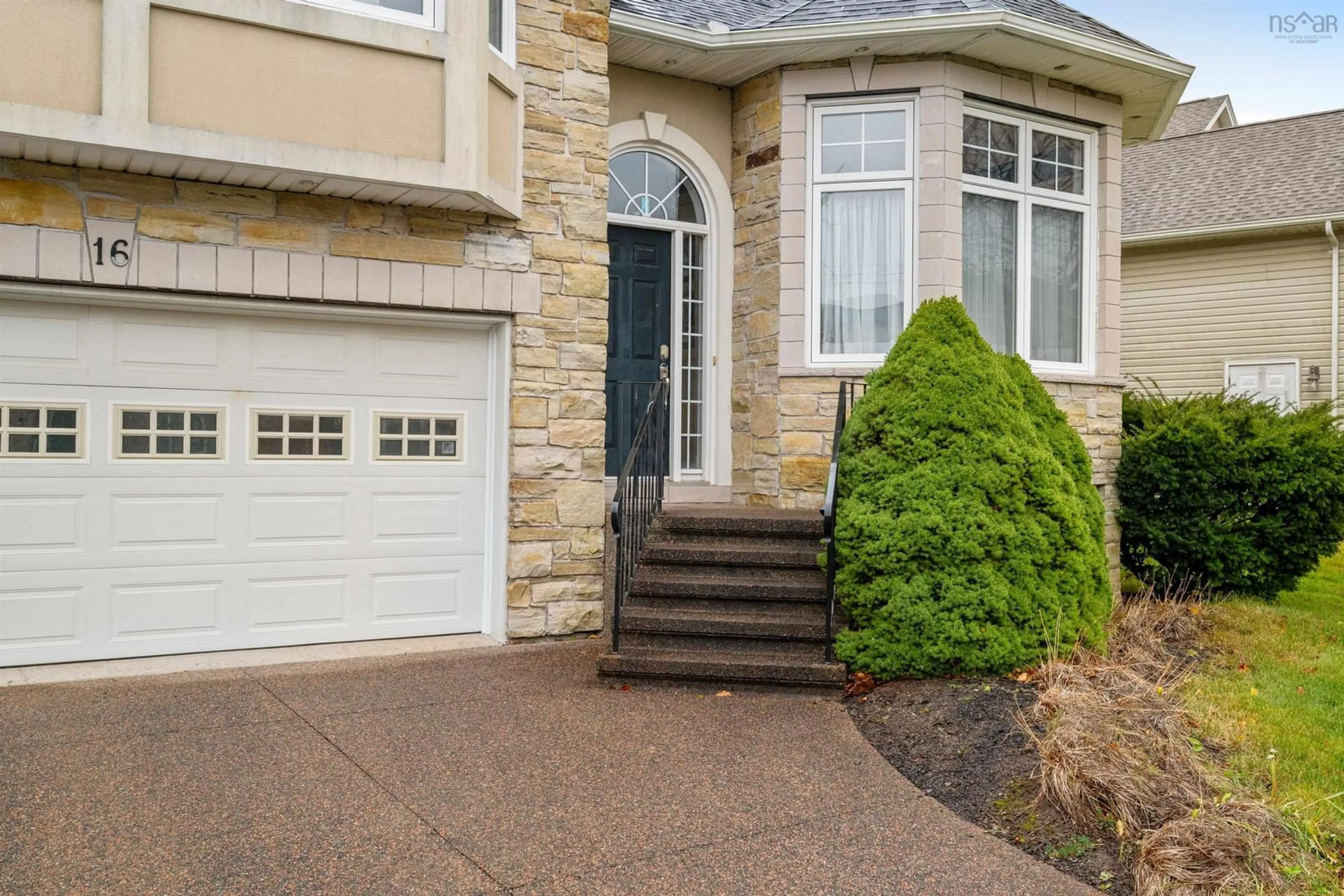 Indoor entryway, ceramic floors for 16 Ridgepark Lane, Halifax Nova Scotia B3N 3J2