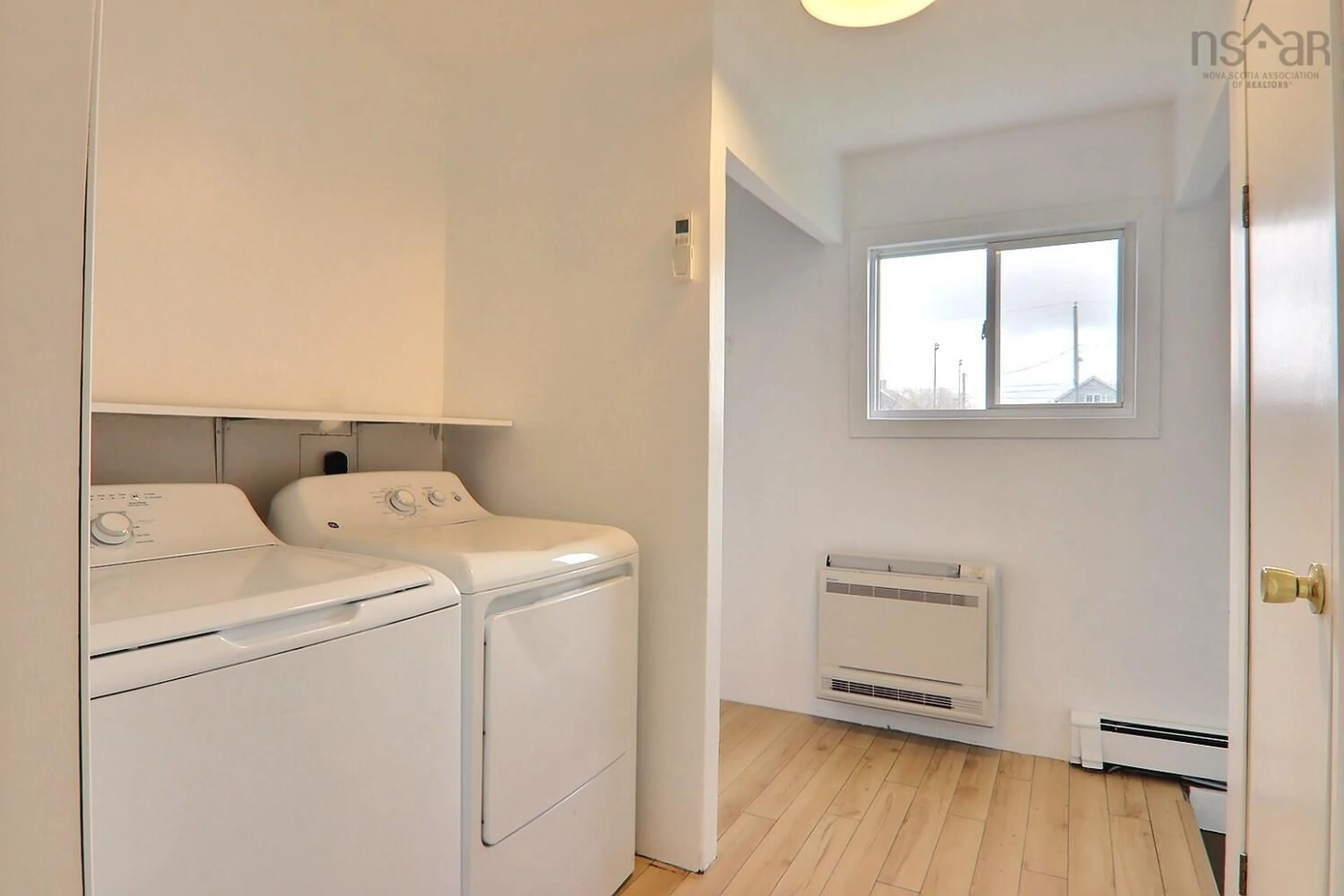 Laundry room for 402 King Street, New Waterford Nova Scotia B1H 3Y4