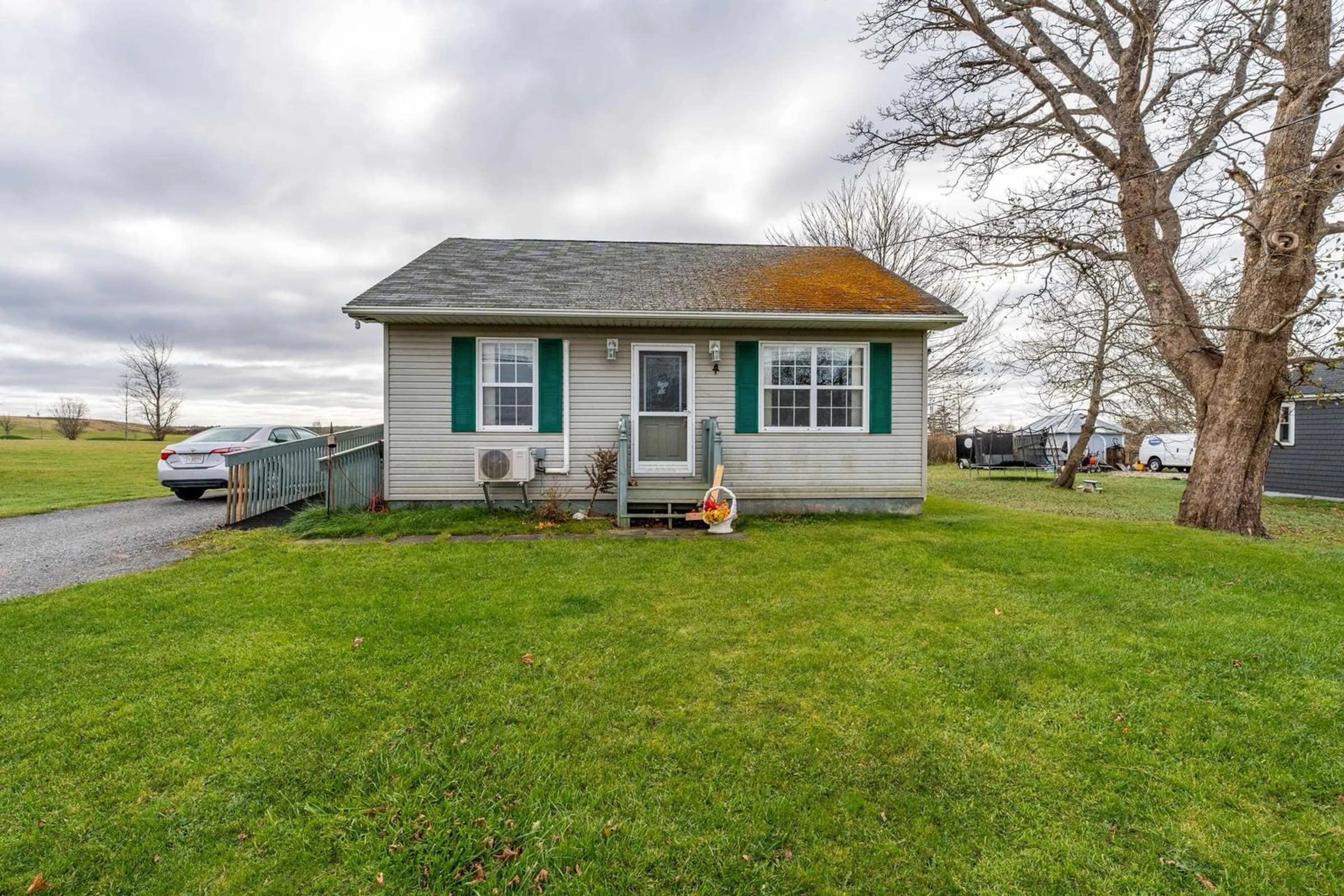 A pic from exterior of the house or condo, cottage for 17 Kempt St, Yarmouth Nova Scotia B5A 3Z8