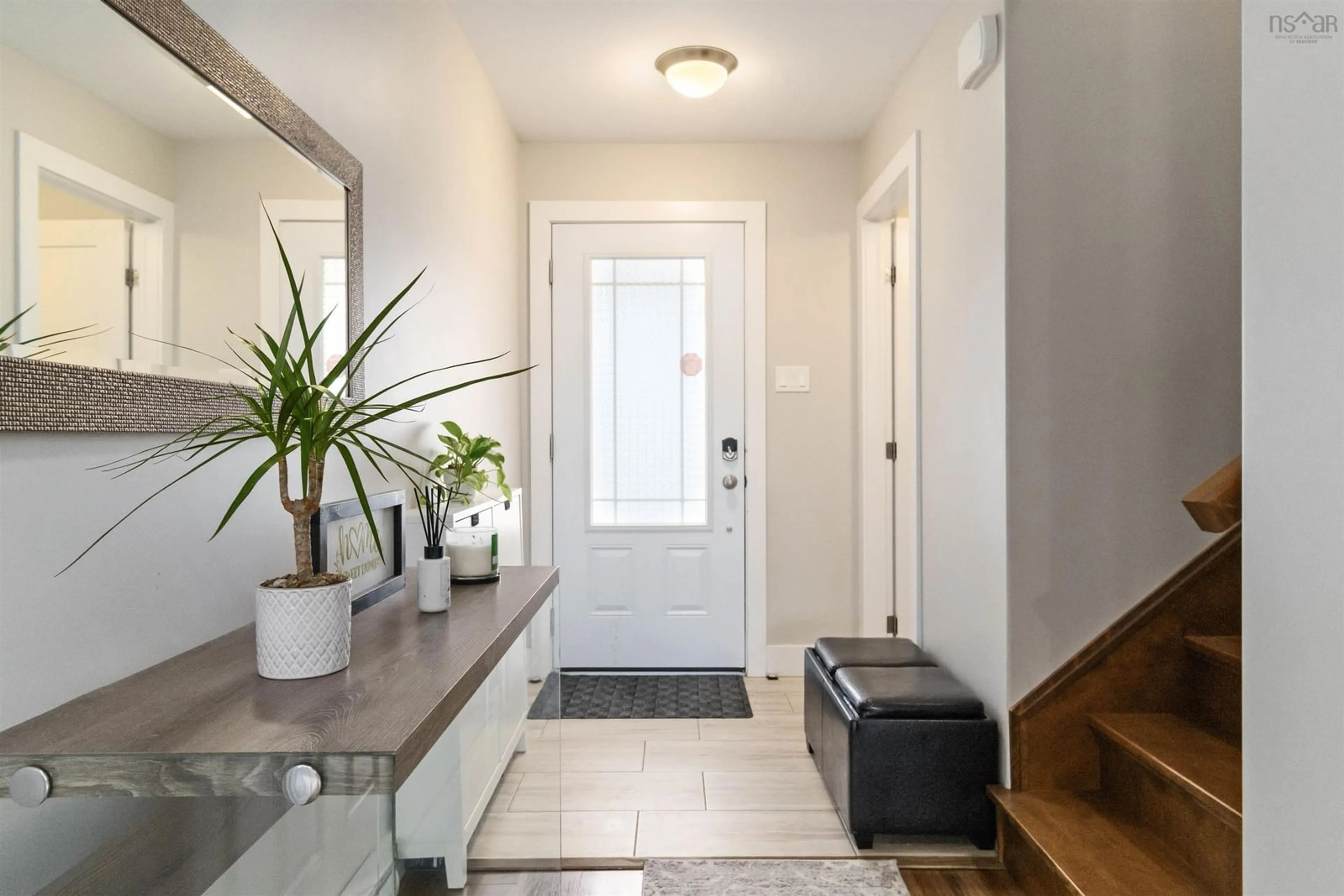 Indoor entryway, wood floors for 333 Alabaster Way, Halifax Nova Scotia B3P 0H3