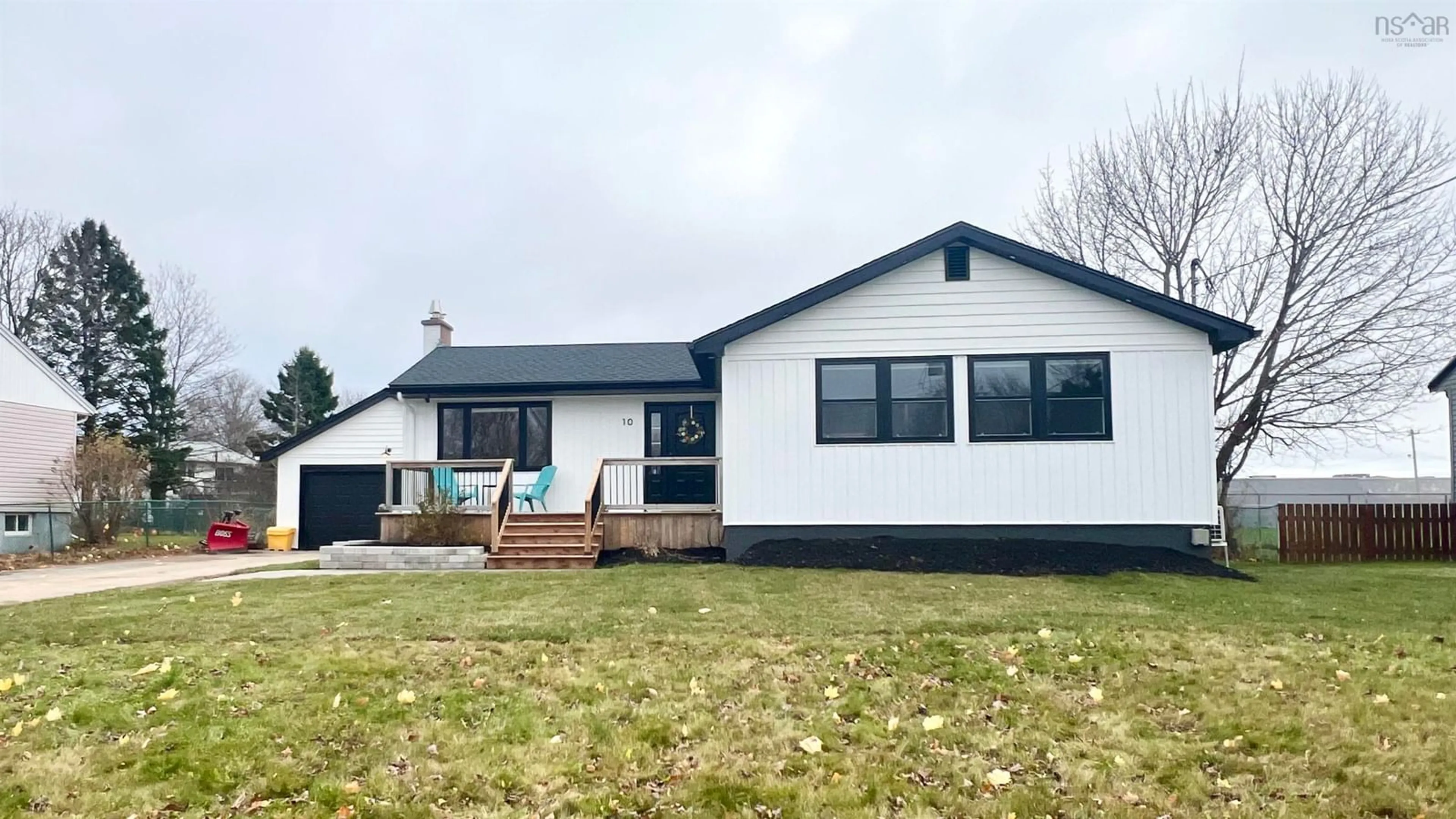 Frontside or backside of a home, cottage for 10 Lawson Ave, Dartmouth Nova Scotia B2W 2Z1