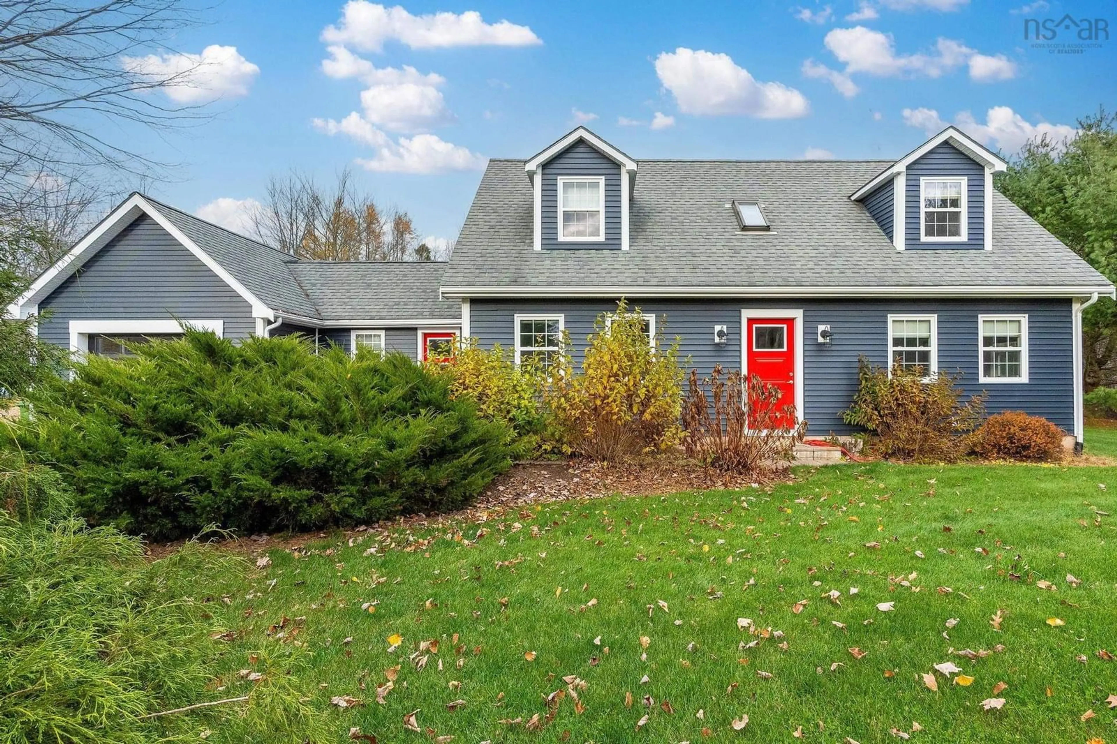 Home with vinyl exterior material for 45 Murray St, Brooklyn Corner Nova Scotia B4N 3V7