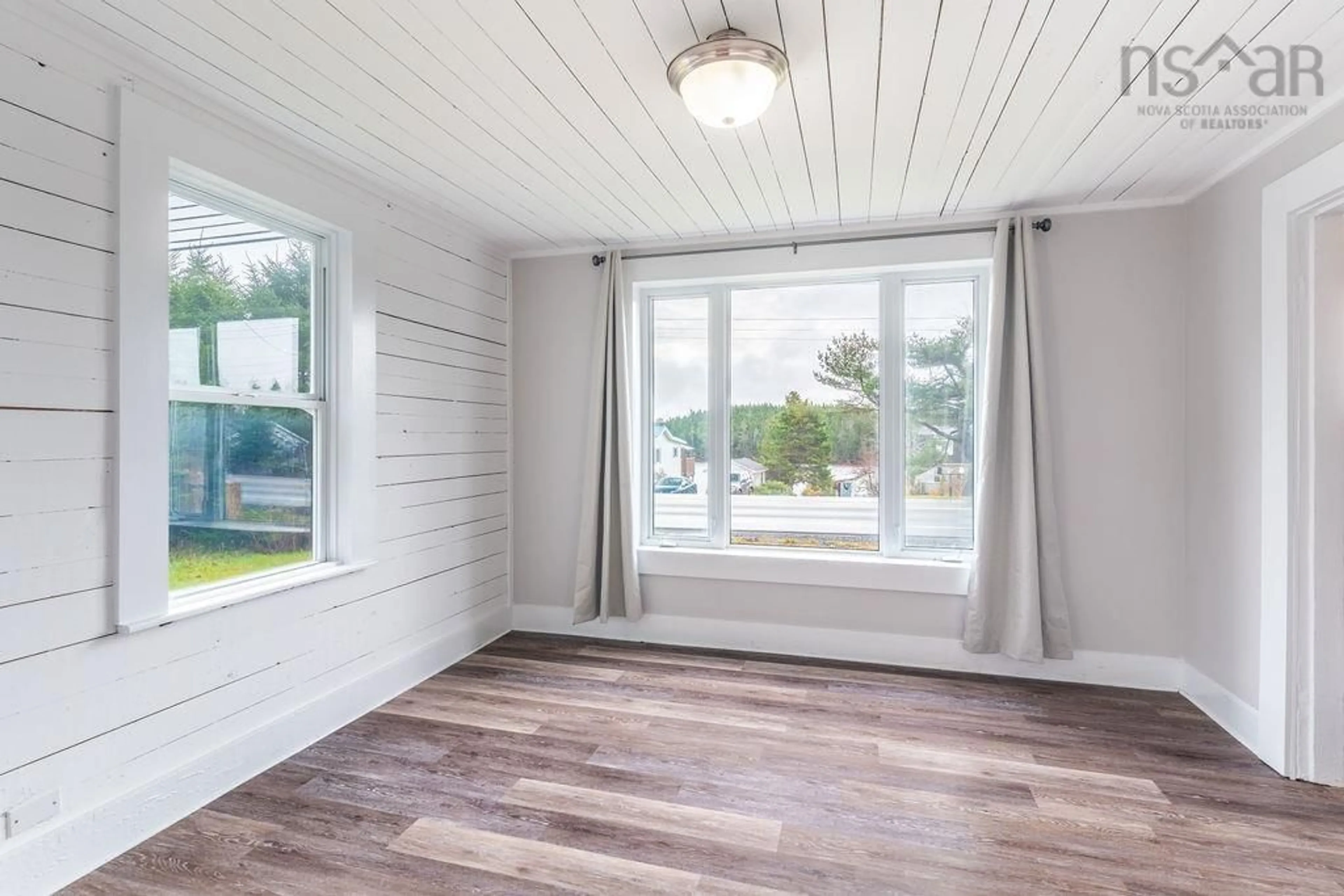 Indoor entryway, wood floors for 8179 7 Hwy, Musquodoboit Harbour Nova Scotia B0J 2L0