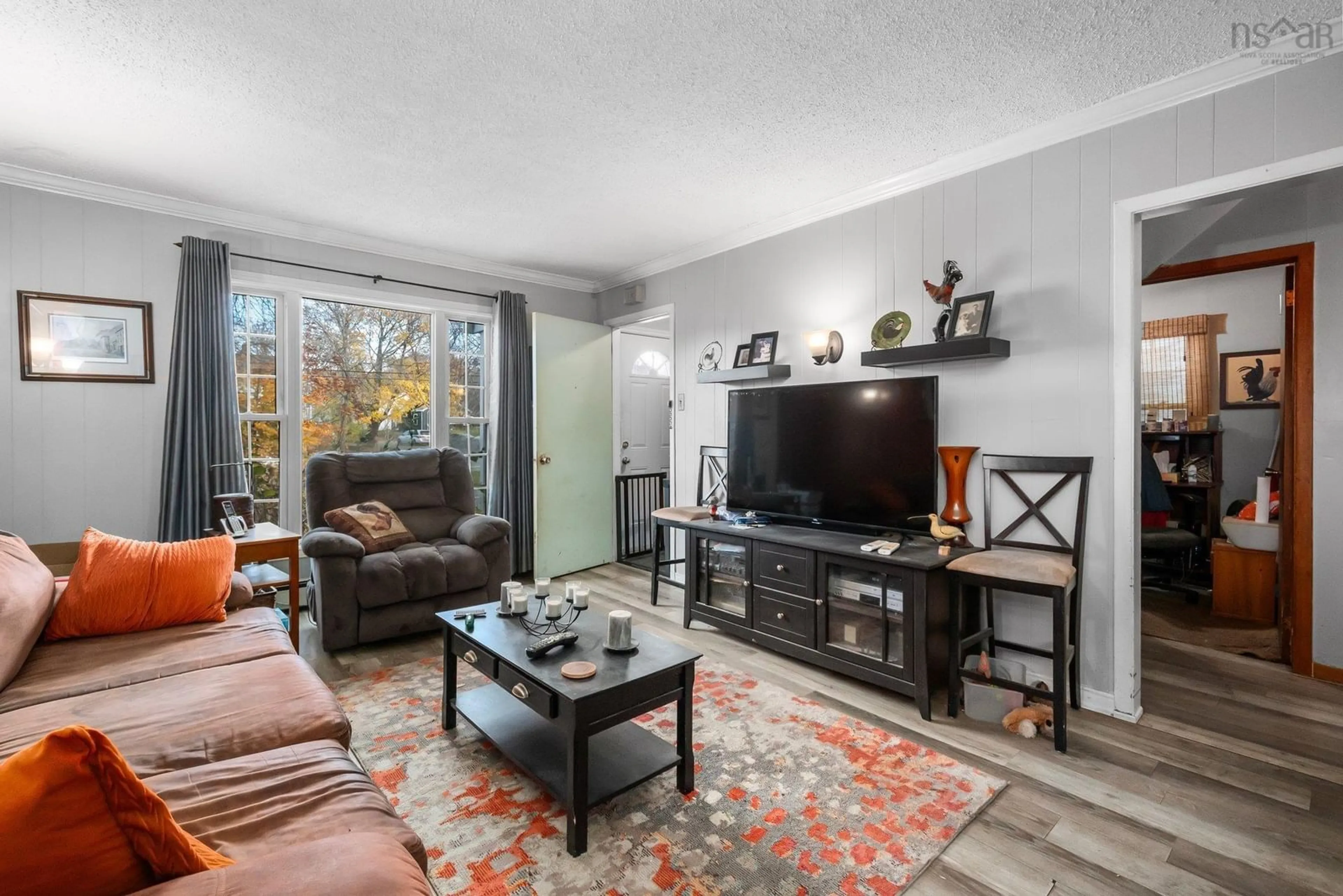 Living room, wood floors for 3302 Connaught Ave, Halifax Nova Scotia B3L 3B3