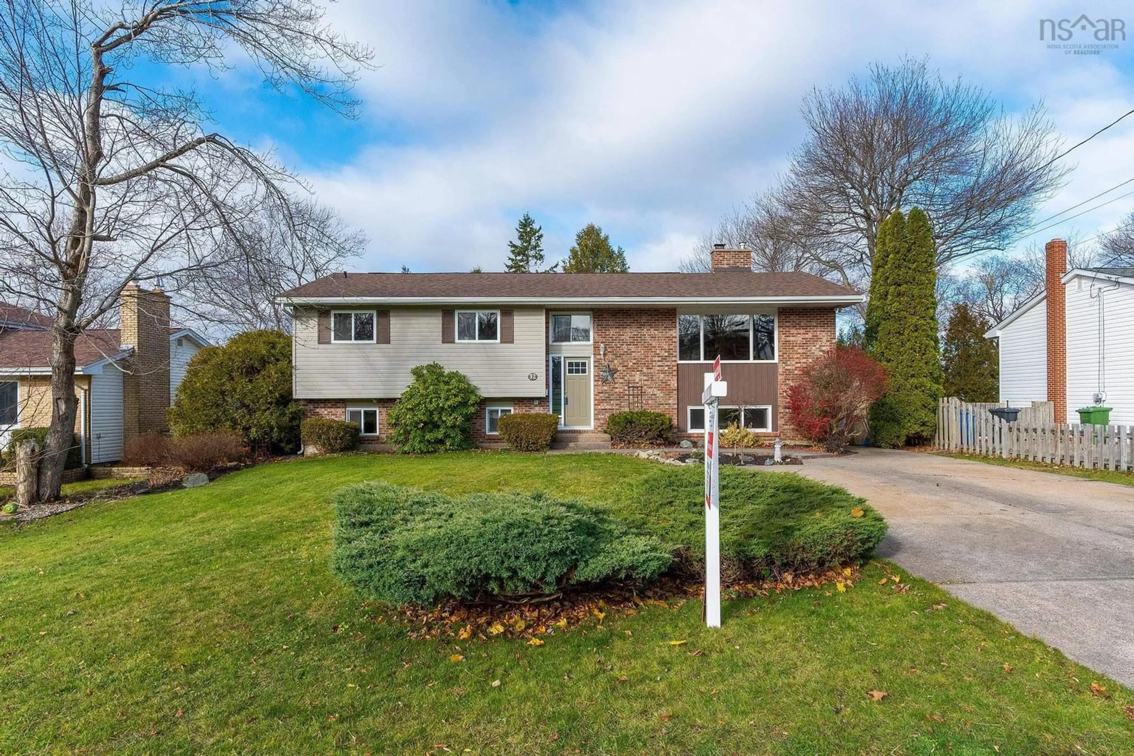 Frontside or backside of a home, cottage for 32 Lethbridge Ave, Dartmouth Nova Scotia B2X 2X2