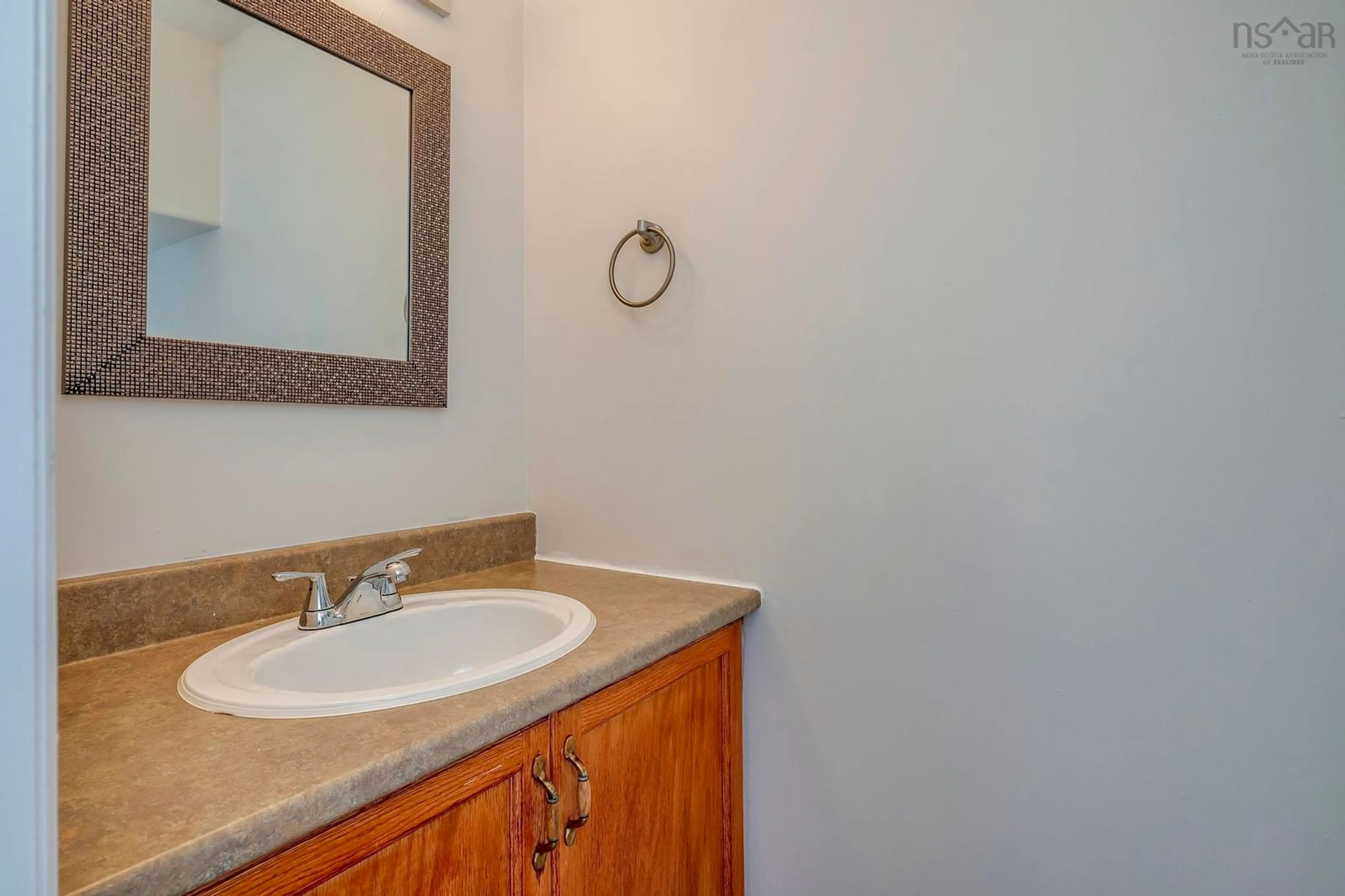 Standard bathroom for 223 Oceanview Dr, Halifax Nova Scotia B4A 4G9