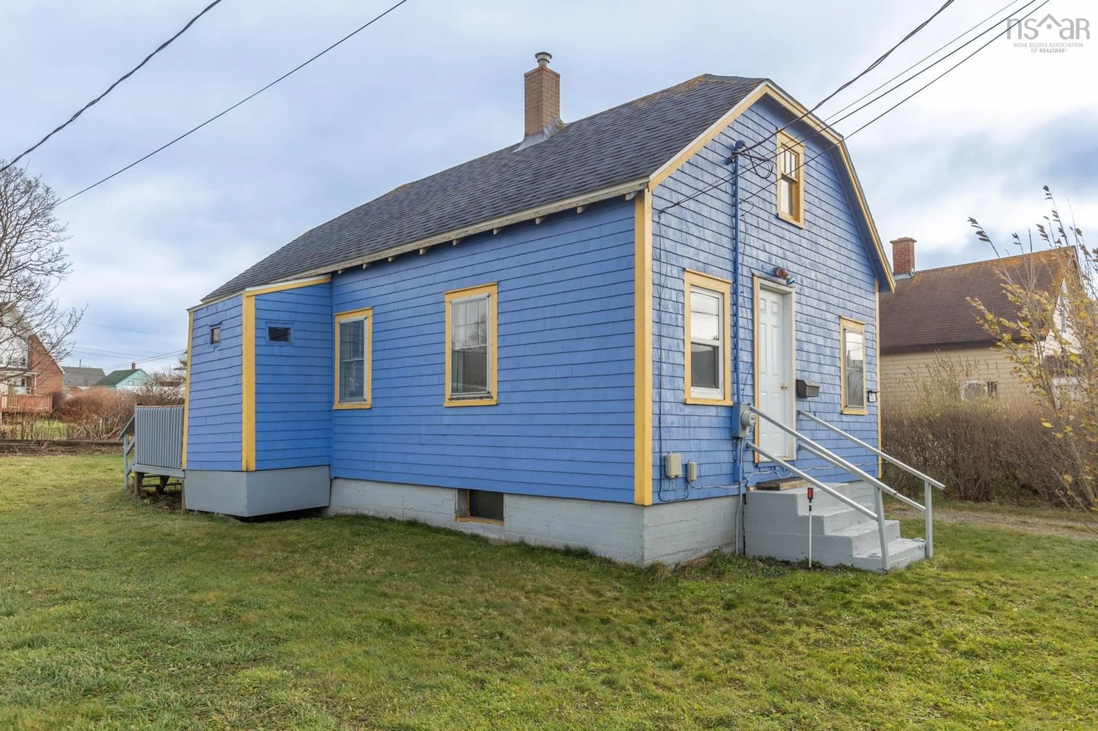 Frontside or backside of a home, cottage for 73 Main St, Yarmouth Nova Scotia B5A 1B2