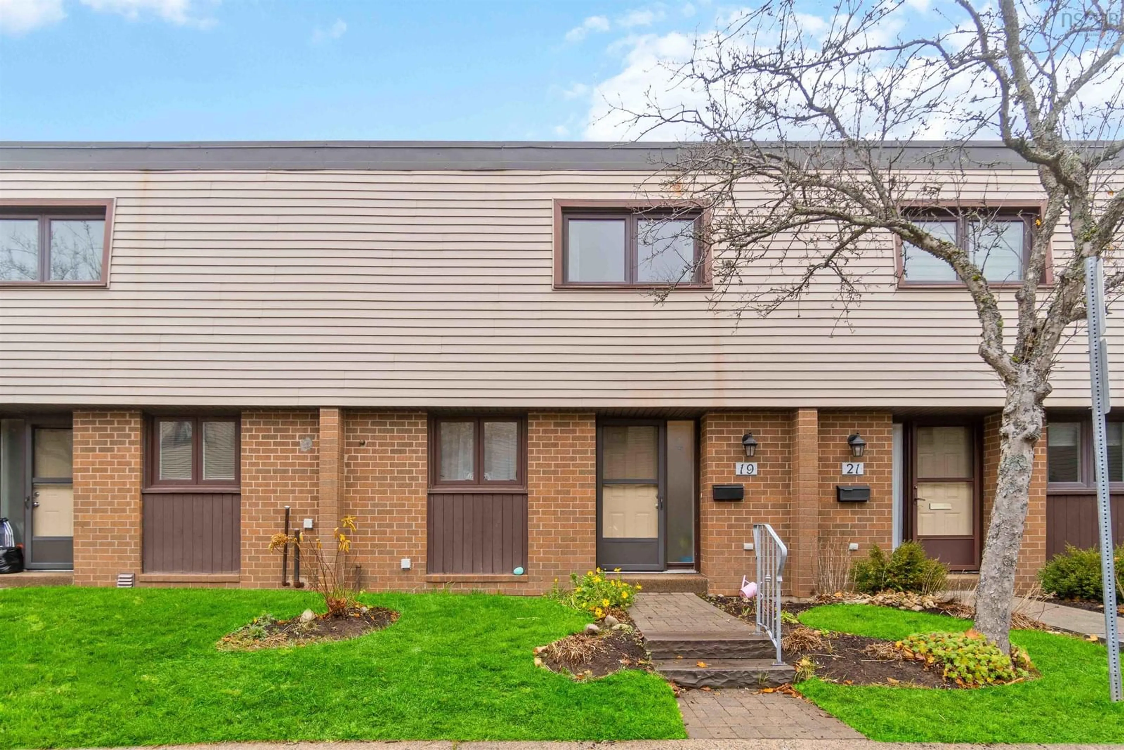 A pic from exterior of the house or condo, the front or back of building for 19 Forestside Cres, Halifax Nova Scotia B3M 1M5