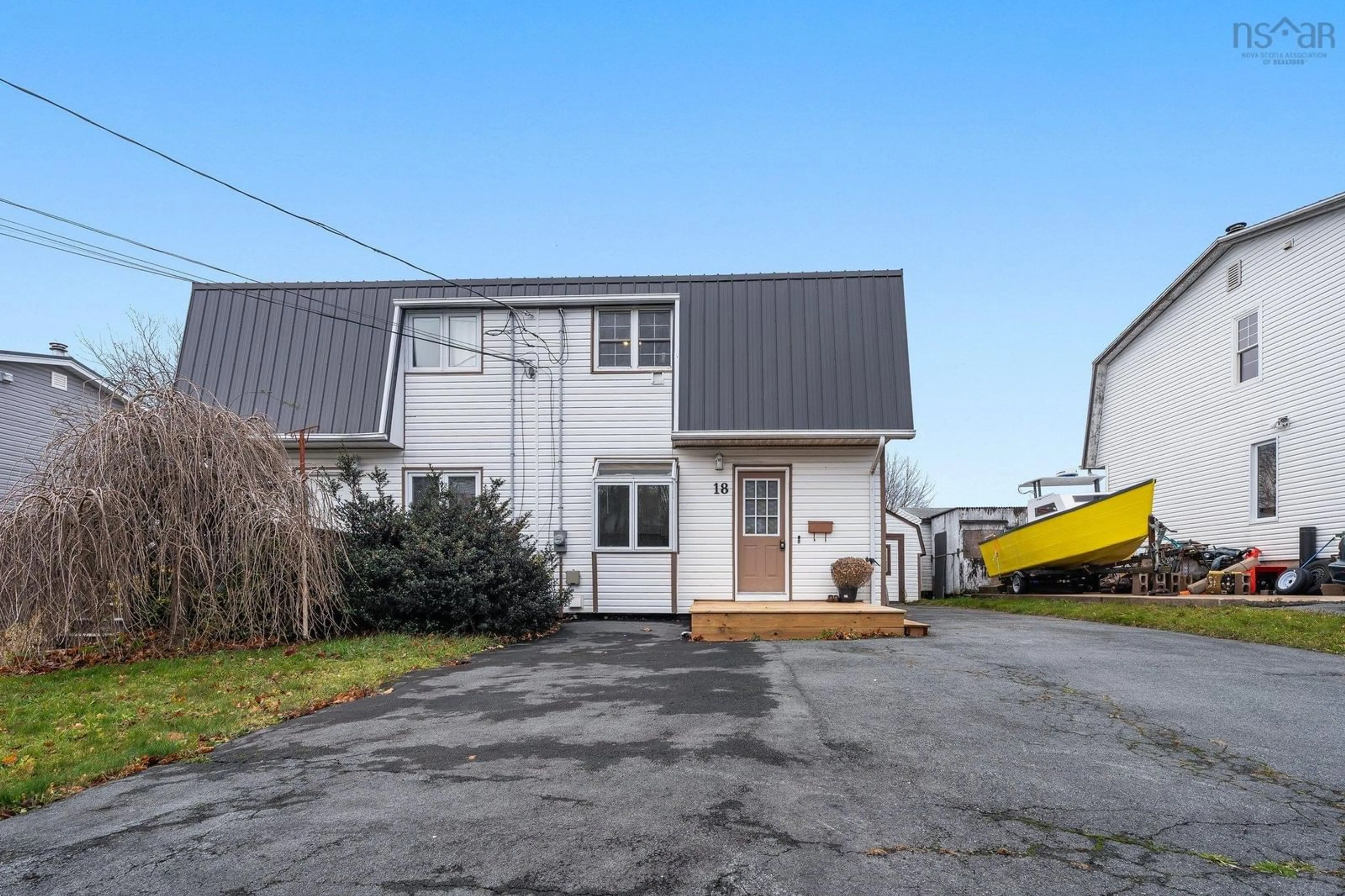 A pic from exterior of the house or condo, the front or back of building for 18 Spar Cres, Dartmouth Nova Scotia B2W 4A2