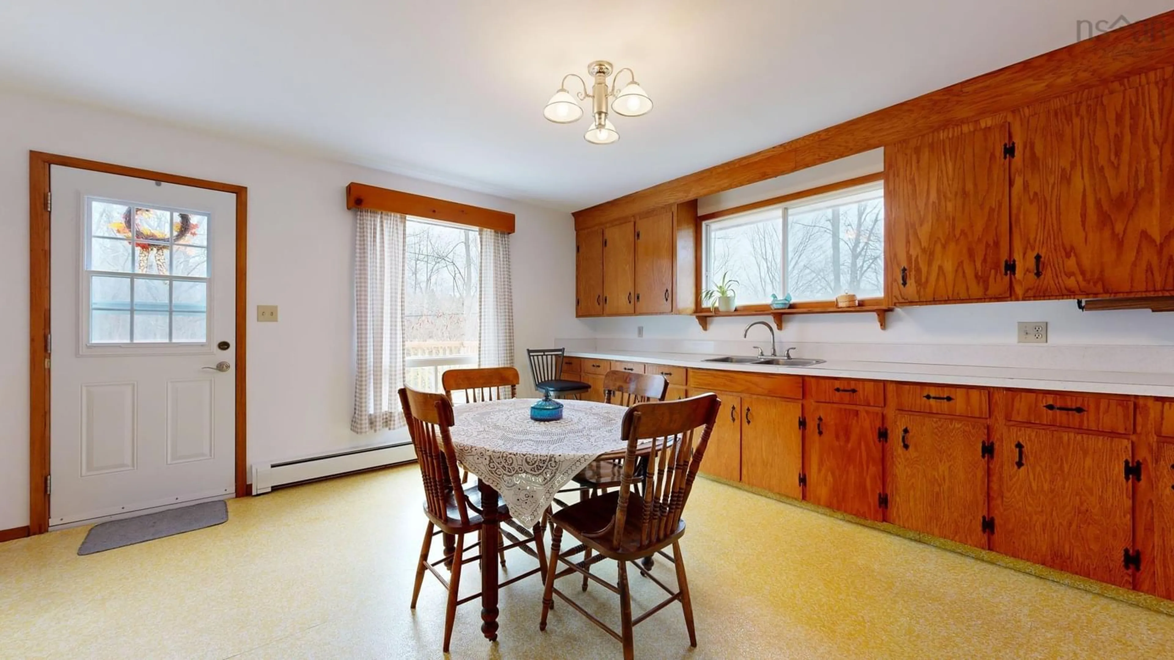 Dining room, wood floors, cottage for 4761 Brooklyn St, Somerset Nova Scotia B0P 1E0