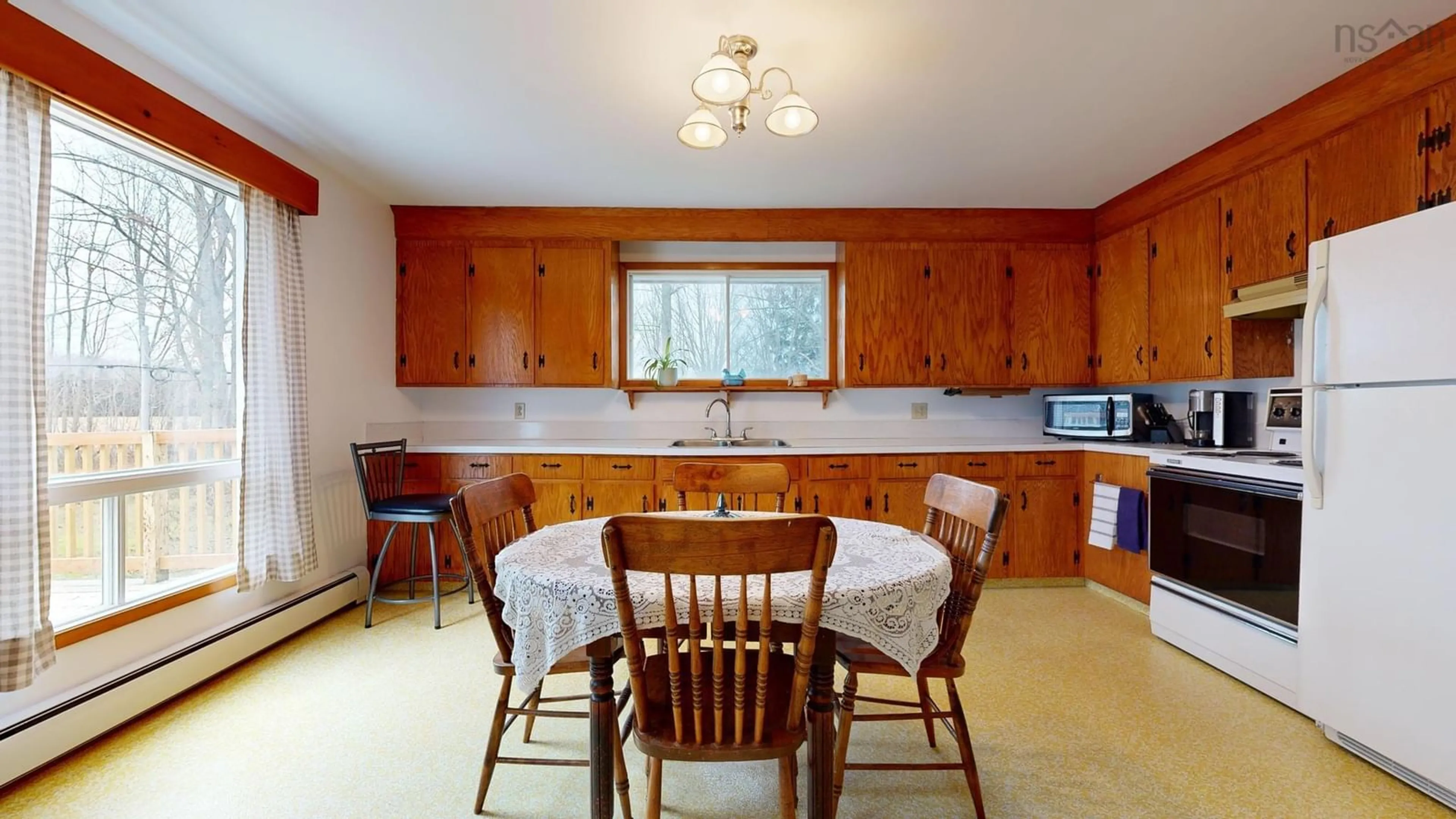 Dining room, wood floors, cottage for 4761 Brooklyn St, Somerset Nova Scotia B0P 1E0