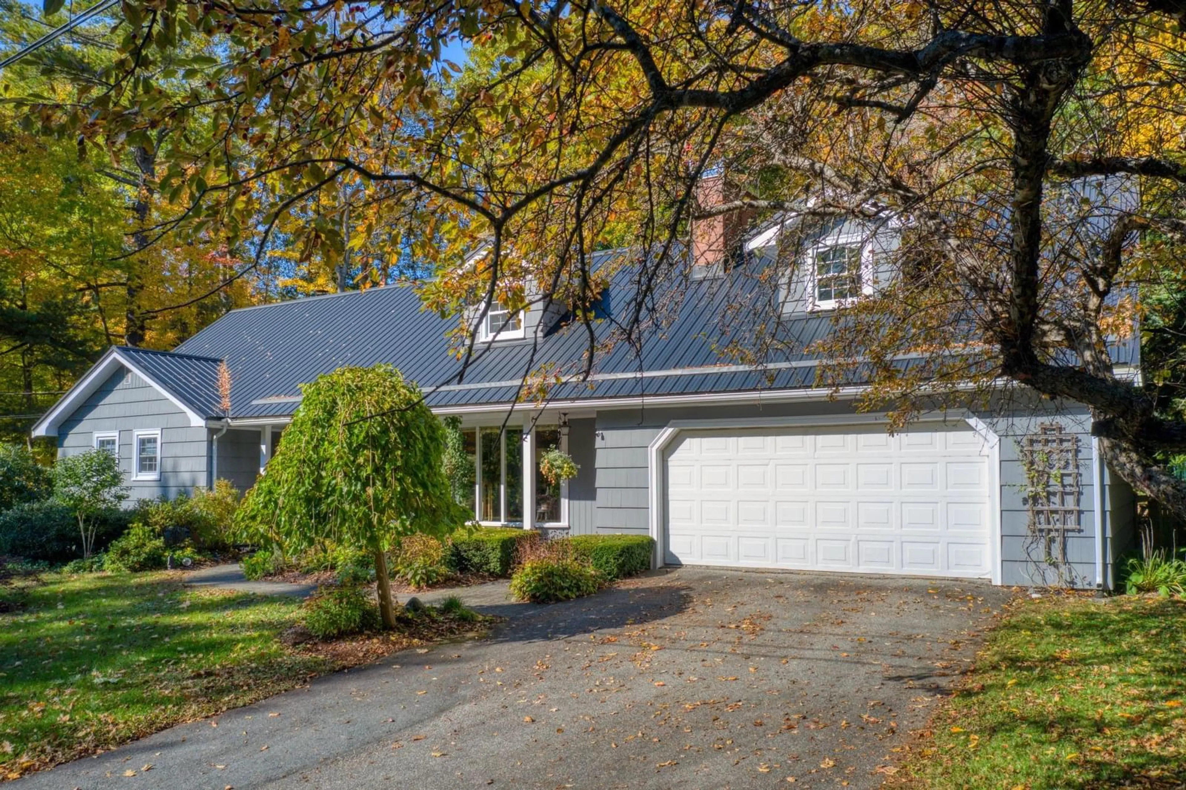 A pic from exterior of the house or condo, cottage for 90 Park St, Bridgewater Nova Scotia B4V 2B9