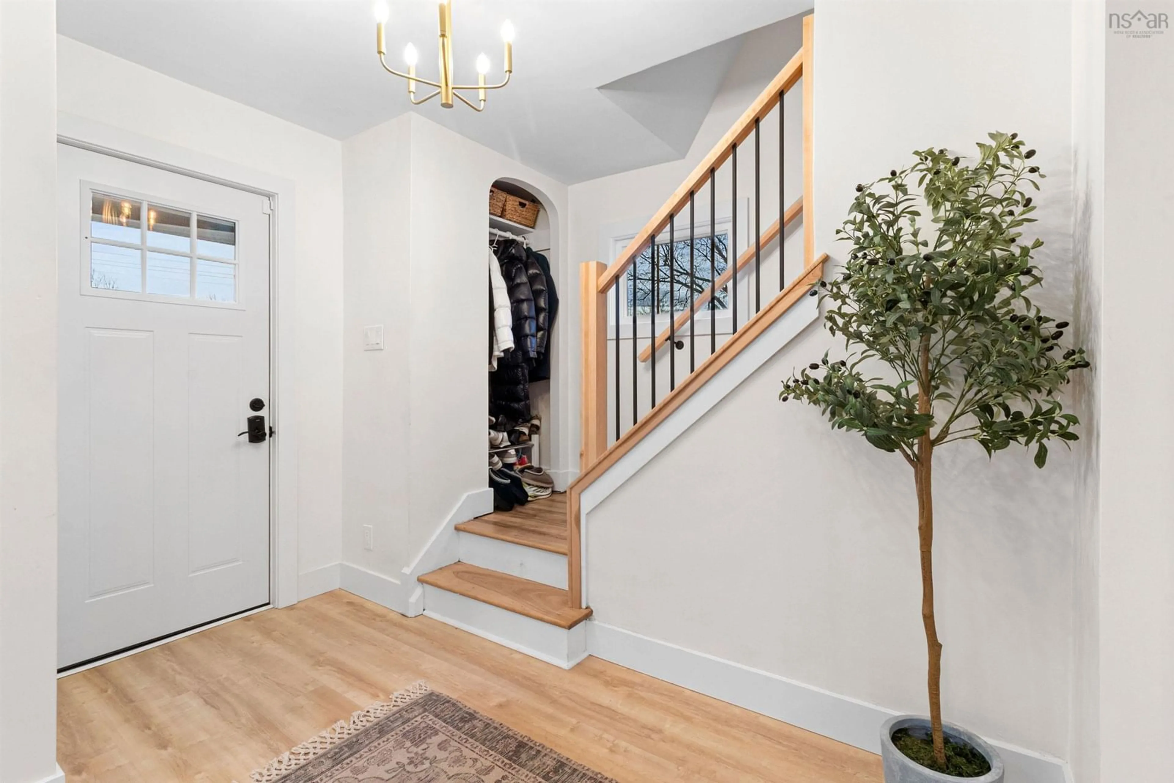 Indoor entryway, wood floors for 55 Central Ave, Halifax Nova Scotia B3N 2H5