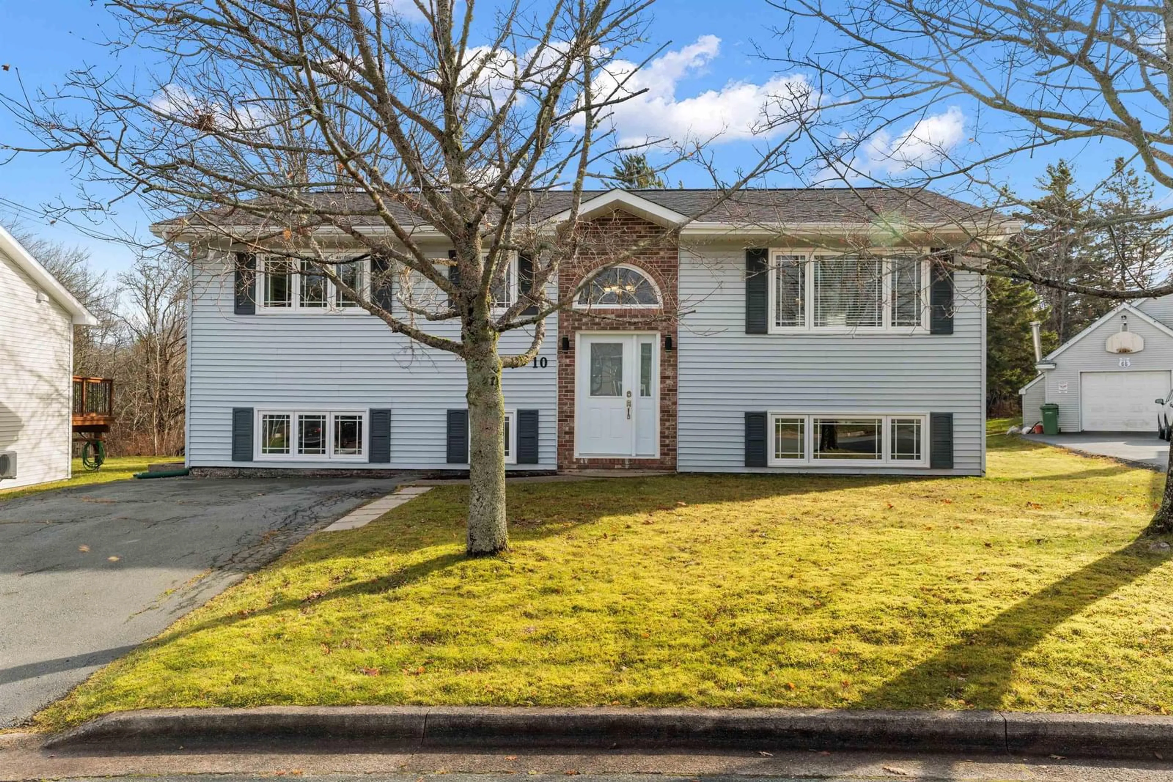 Frontside or backside of a home, the street view for 10 Dresden Crt, Sackville Nova Scotia B4C 3W8