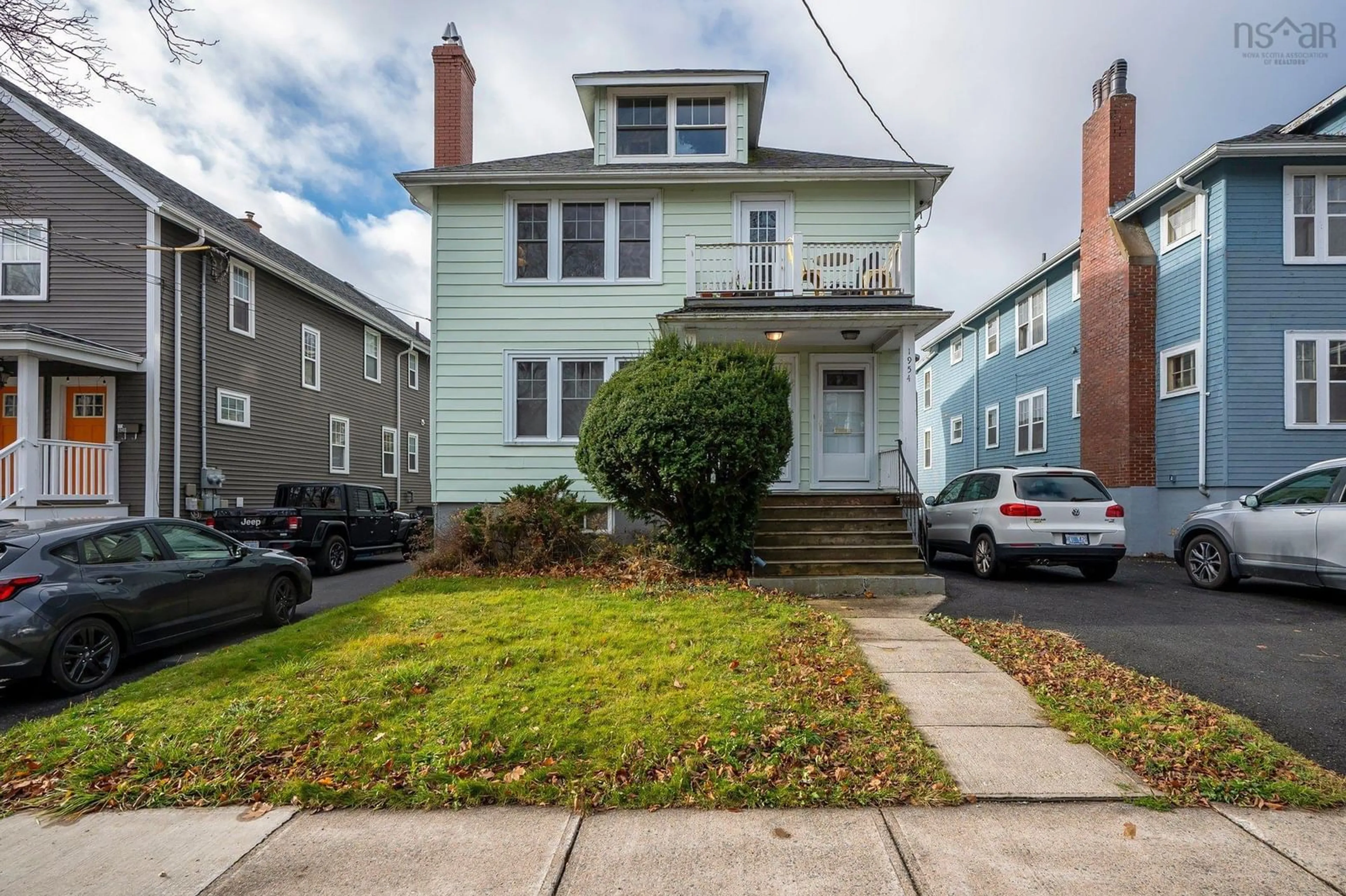 Frontside or backside of a home, the street view for 1952 1954 Beech St, Halifax Nova Scotia B3H 4B8