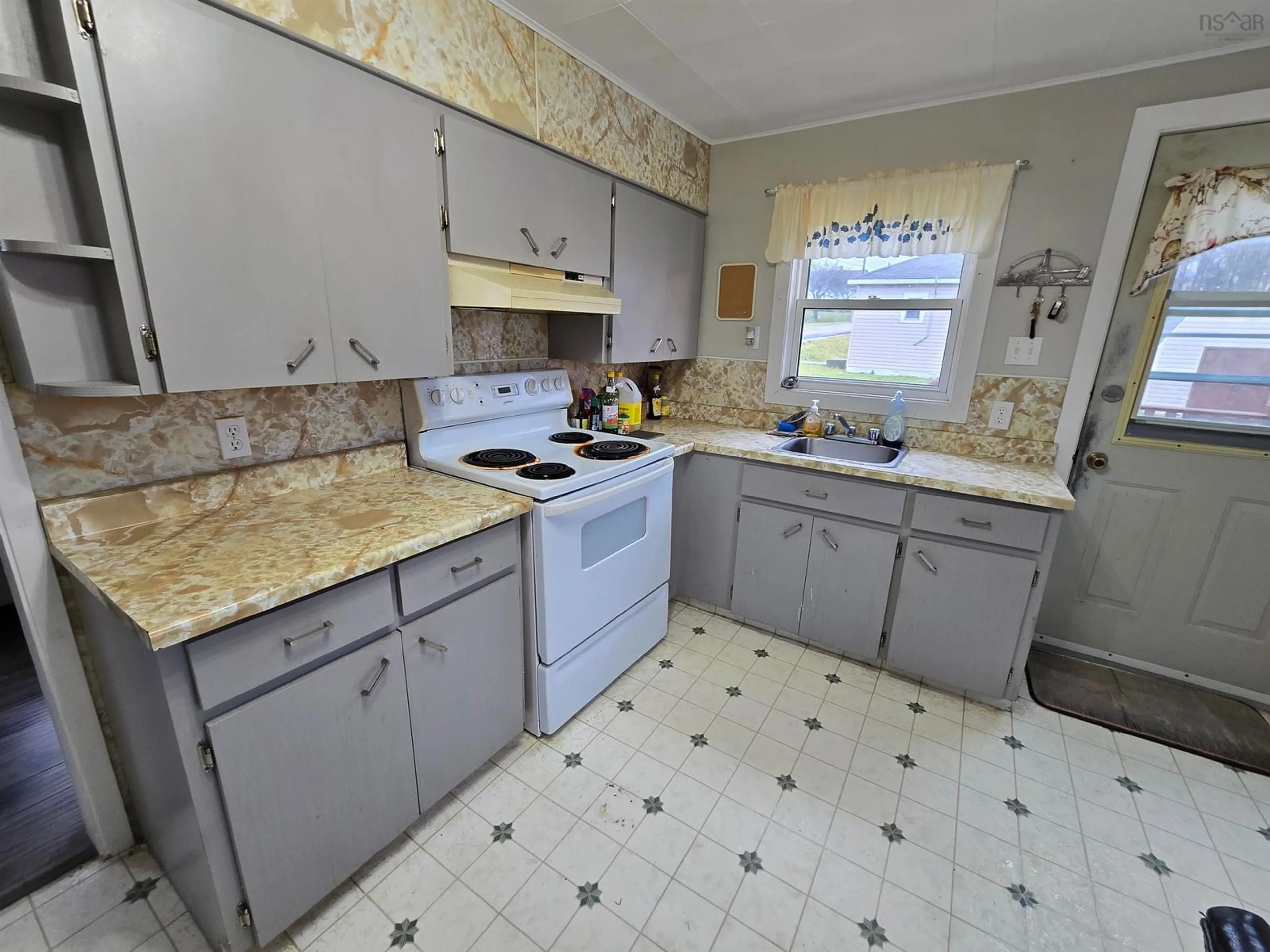 Standard kitchen, unknown floor, cottage for 14 Dundee Dr, Sydney Nova Scotia B1P 5V1