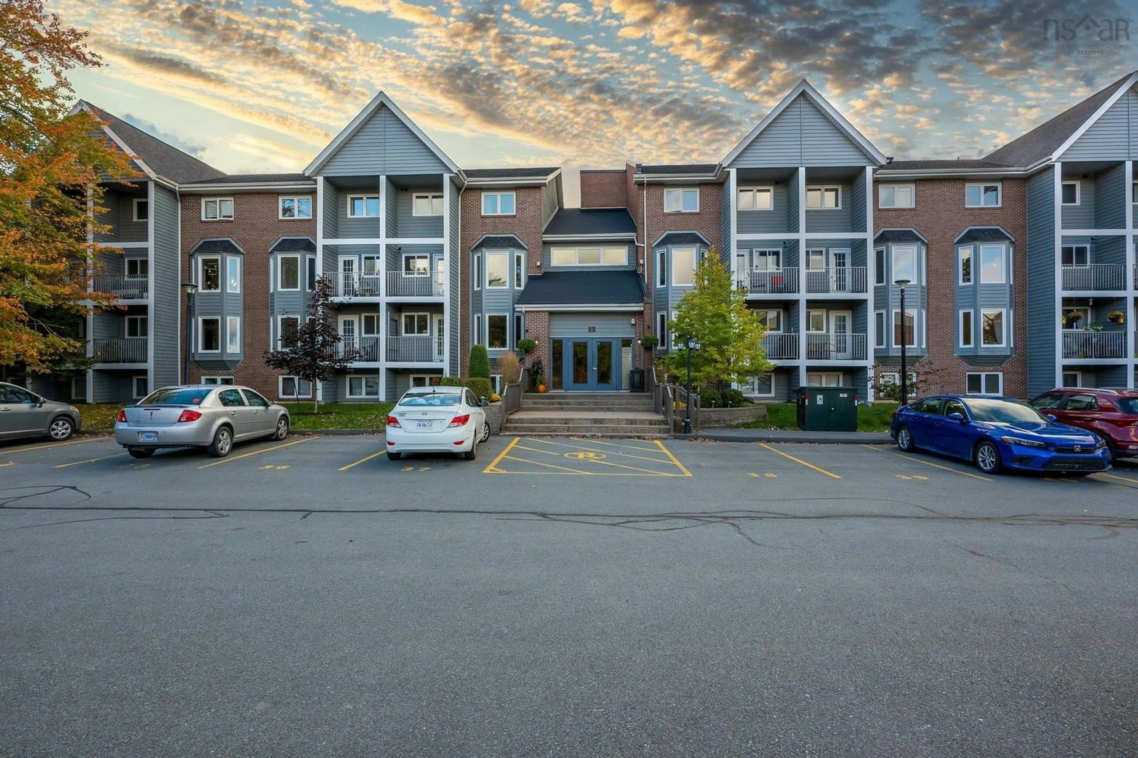 A pic from exterior of the house or condo, the front or back of building for 15 Knightsridge Dr #206, Halifax Nova Scotia B3M 3S9