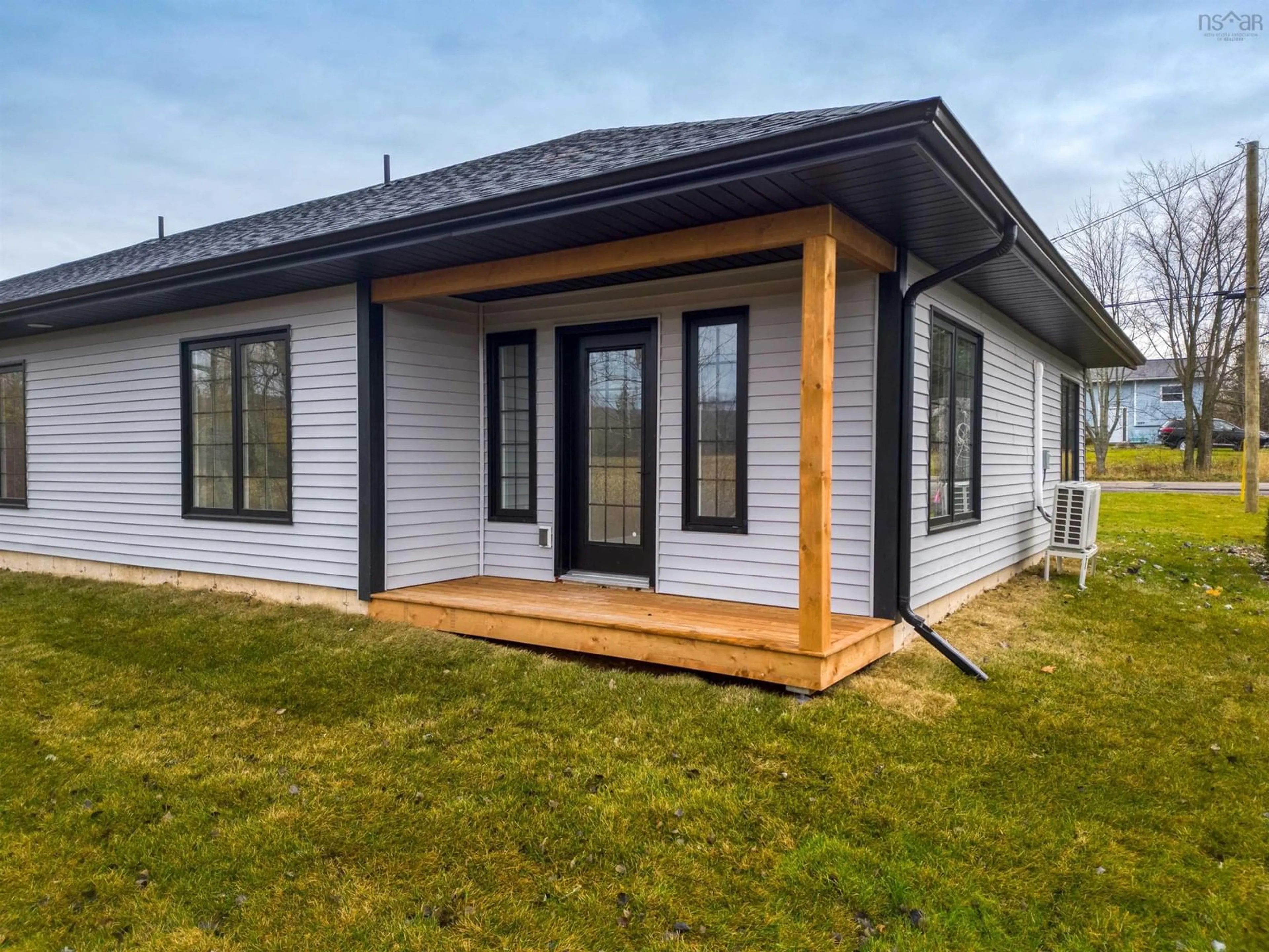 Home with vinyl exterior material for 1093 Chapel St, Canning Nova Scotia B0P 1H0