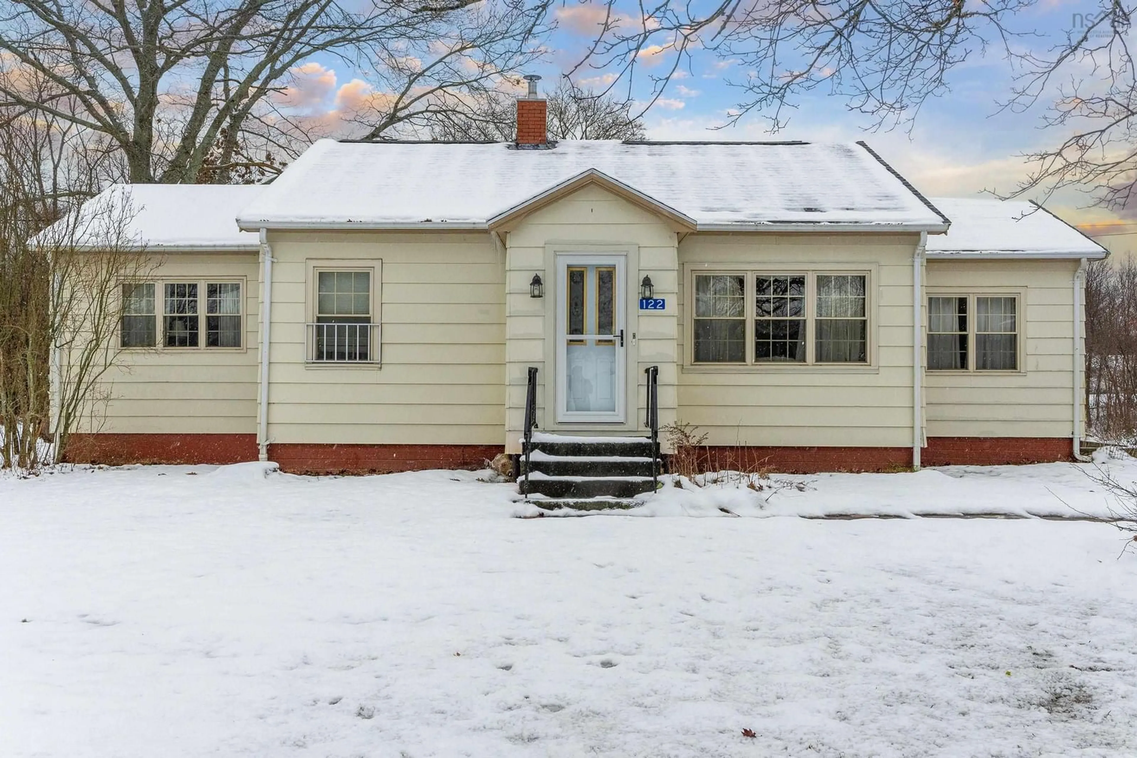 A pic from exterior of the house or condo, cottage for 122 Maple Ave, Berwick Nova Scotia B0P 1E0