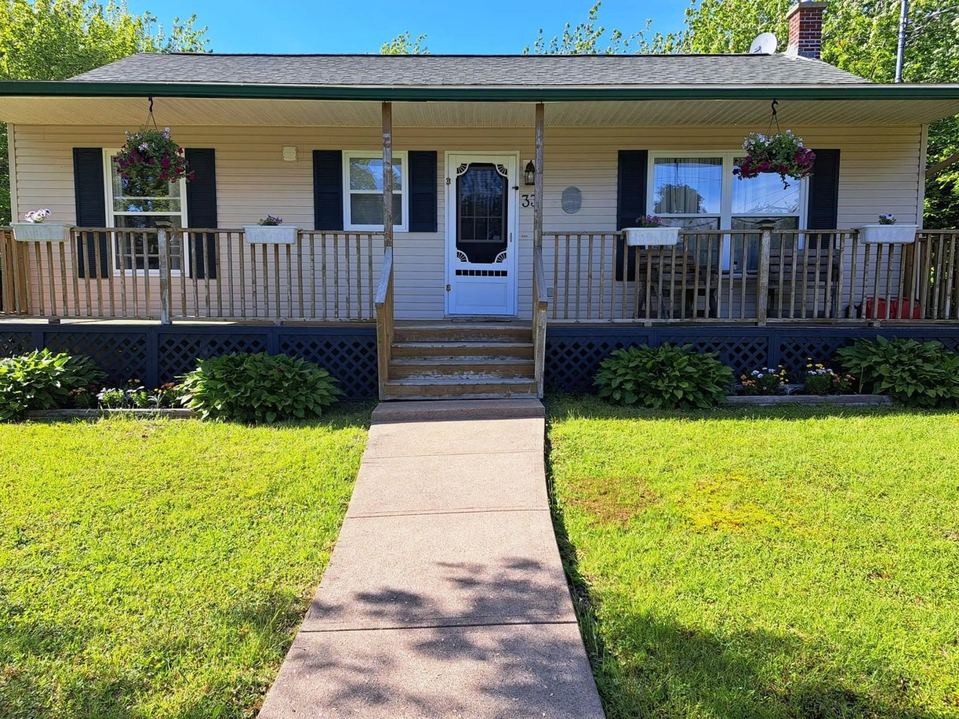 Frontside or backside of a home, cottage for 33 Earl Crt, Porters Lake Nova Scotia B3E 1H8