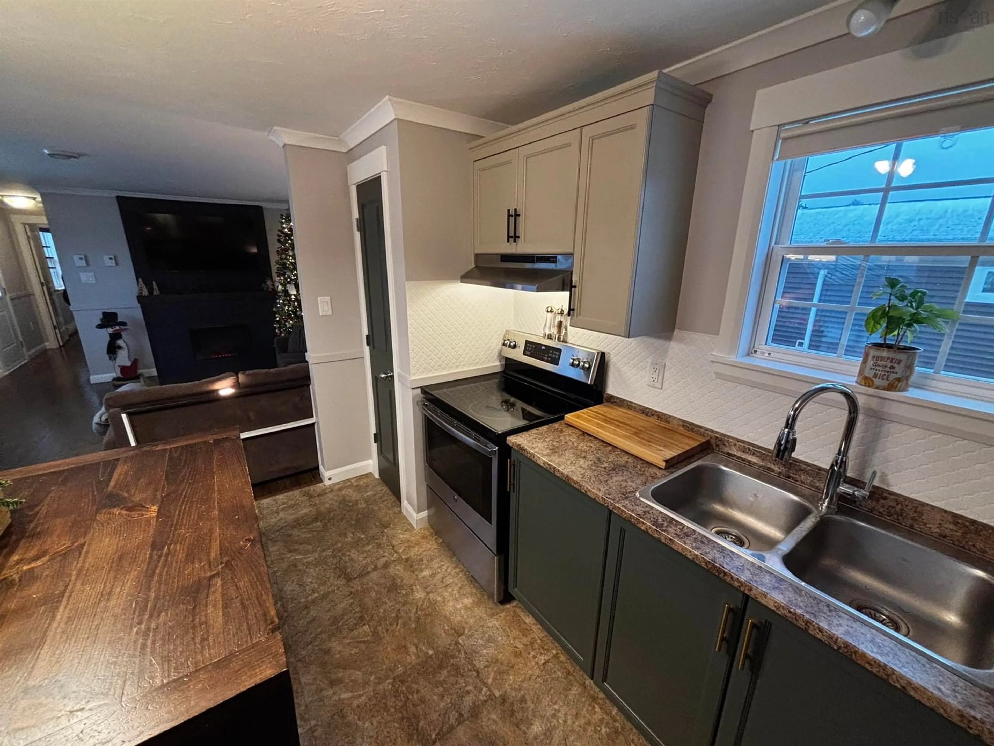 Standard kitchen, wood floors, cottage for 19 Breeze Cir, Hubbards Nova Scotia B0J 1T0