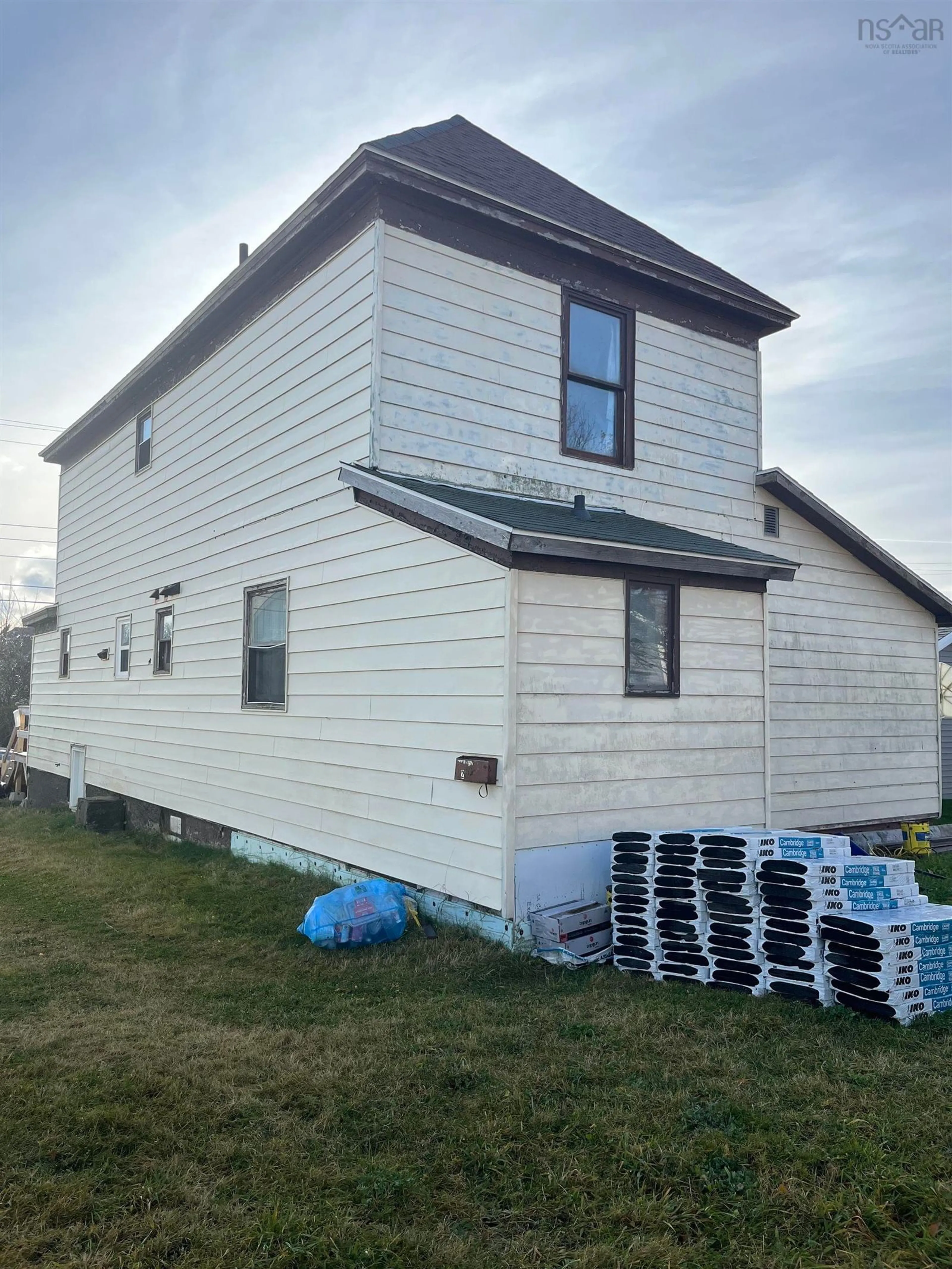 Home with vinyl exterior material, building for 60 Lower Mclean St, Glace Bay Nova Scotia B1A 2K8