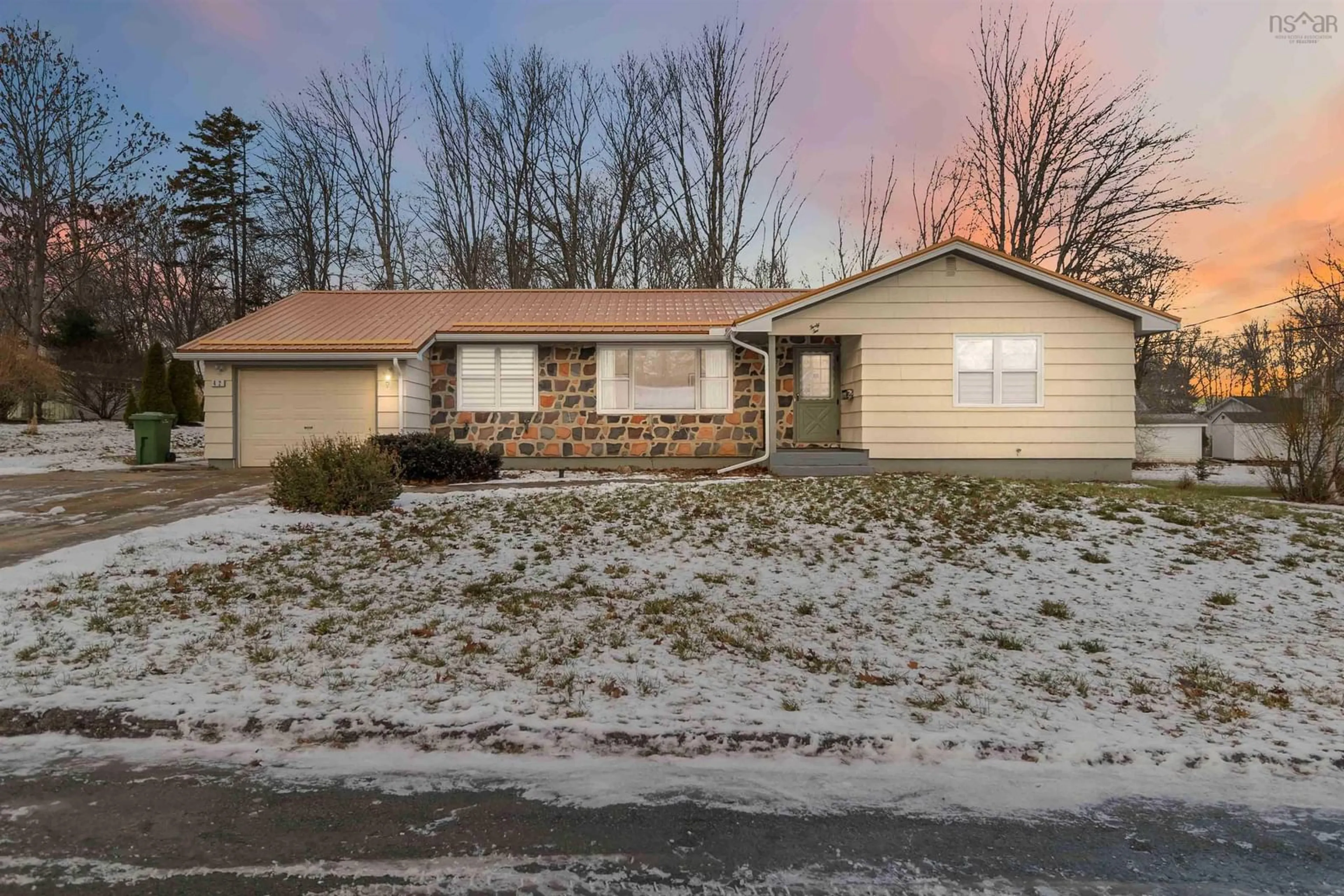 Home with vinyl exterior material, street for 42 Central St, Bridgewater Nova Scotia B4V 1Y8