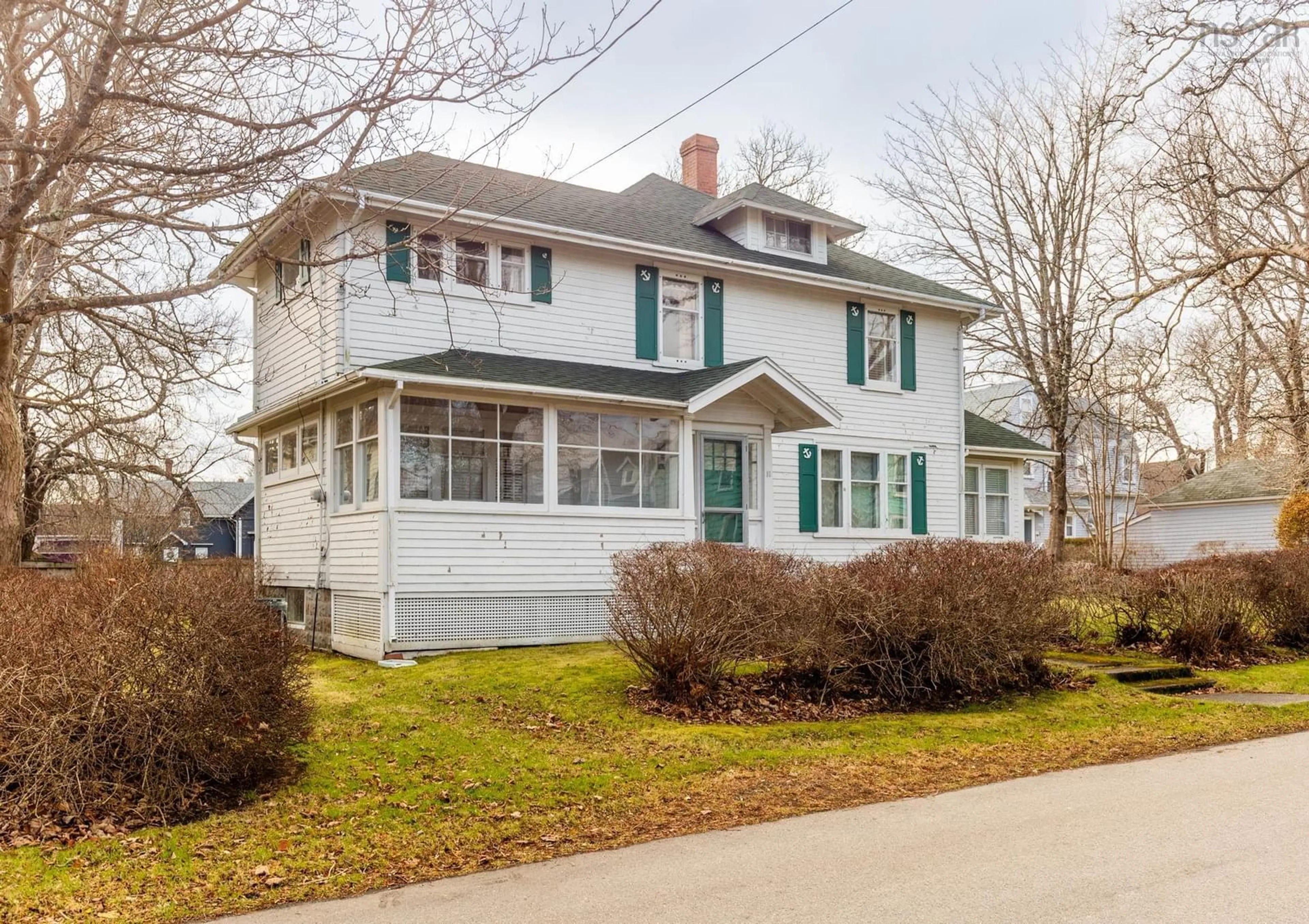 Home with vinyl exterior material, street for 19 Cumberland St, Yarmouth Nova Scotia B5A 3K4