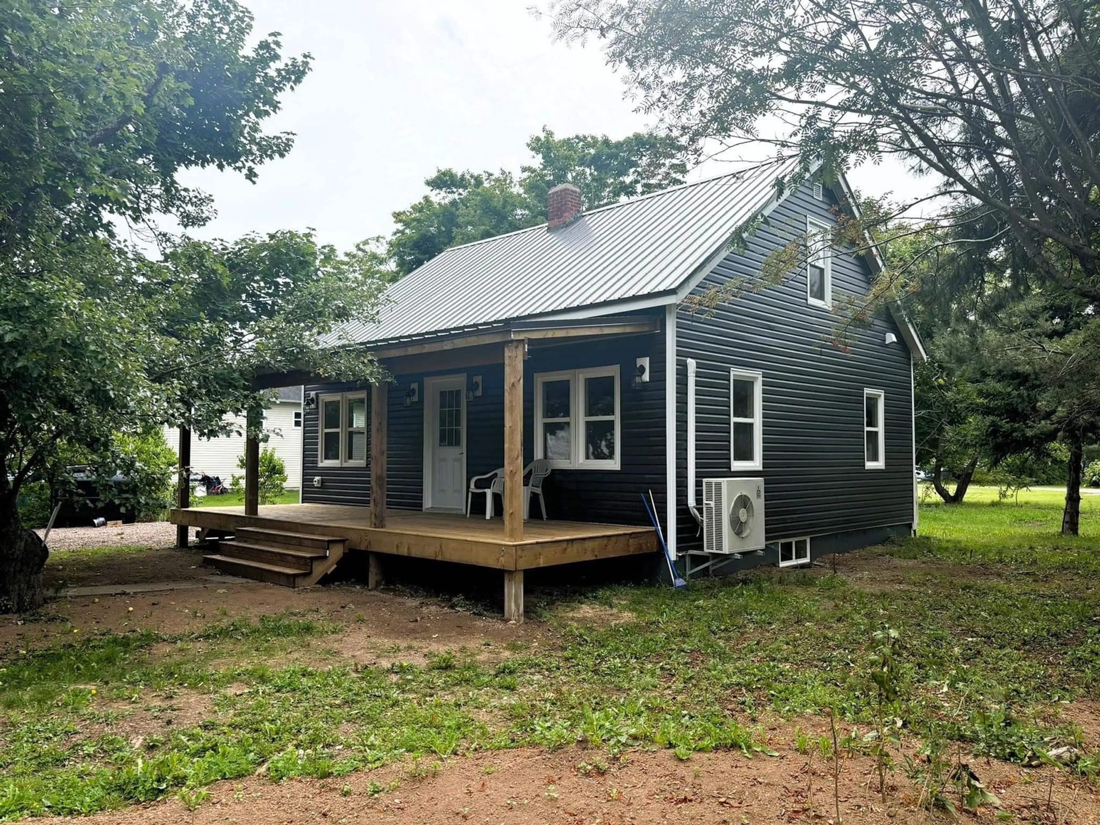 Home with vinyl exterior material, building for 15 Stanley St, Parrsboro Nova Scotia B0M 1S0