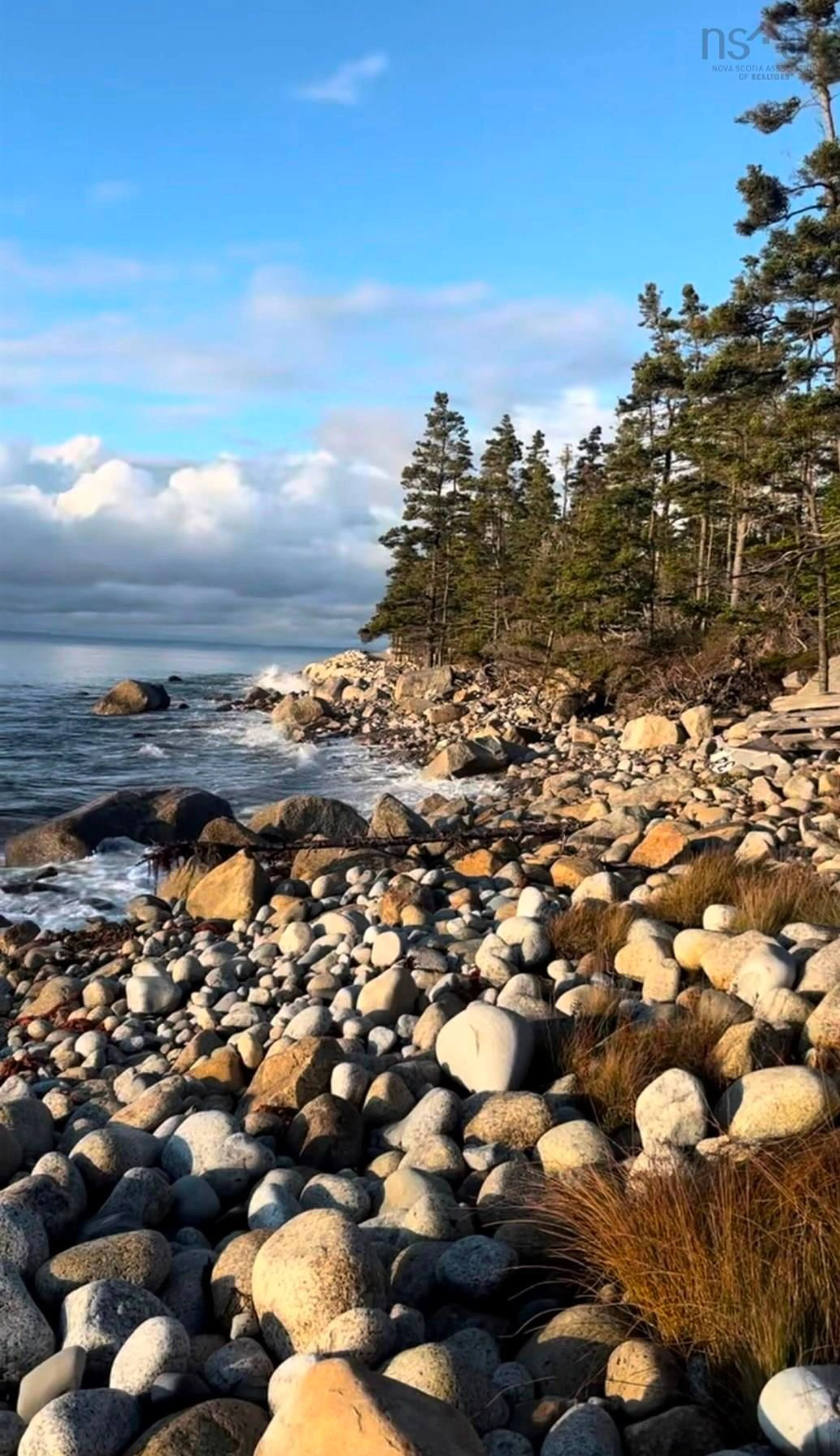 Blurry image for 9408 Peggy's Cove Rd, Hackett's Cove Nova Scotia B3Z 3N2