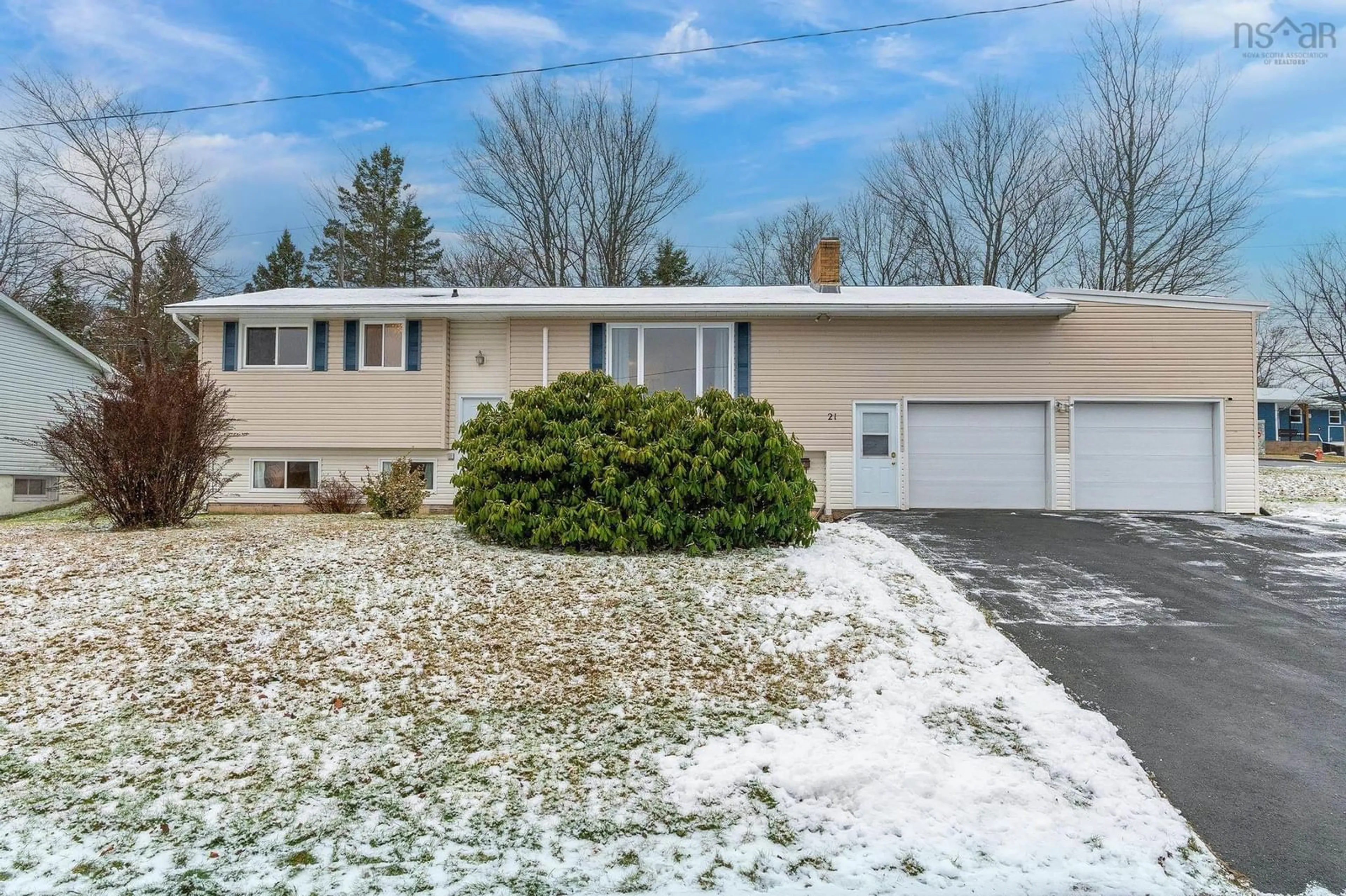 Home with vinyl exterior material, street for 21 Tamarack Cir, Lower Sackville Nova Scotia B4C 1E4