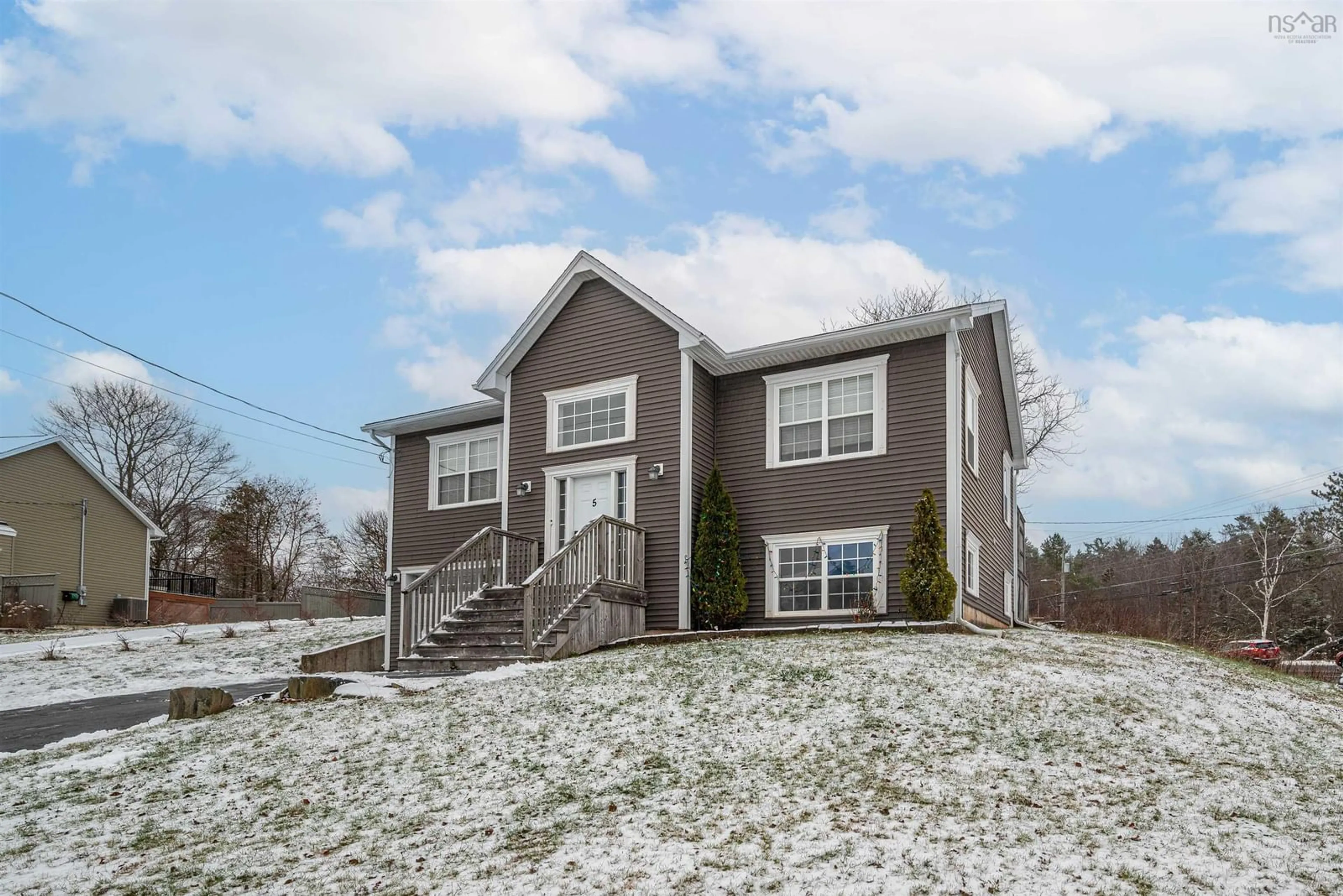 Home with vinyl exterior material, unknown for 5 Colville Crt, Beaver Bank Nova Scotia B4G 1B8