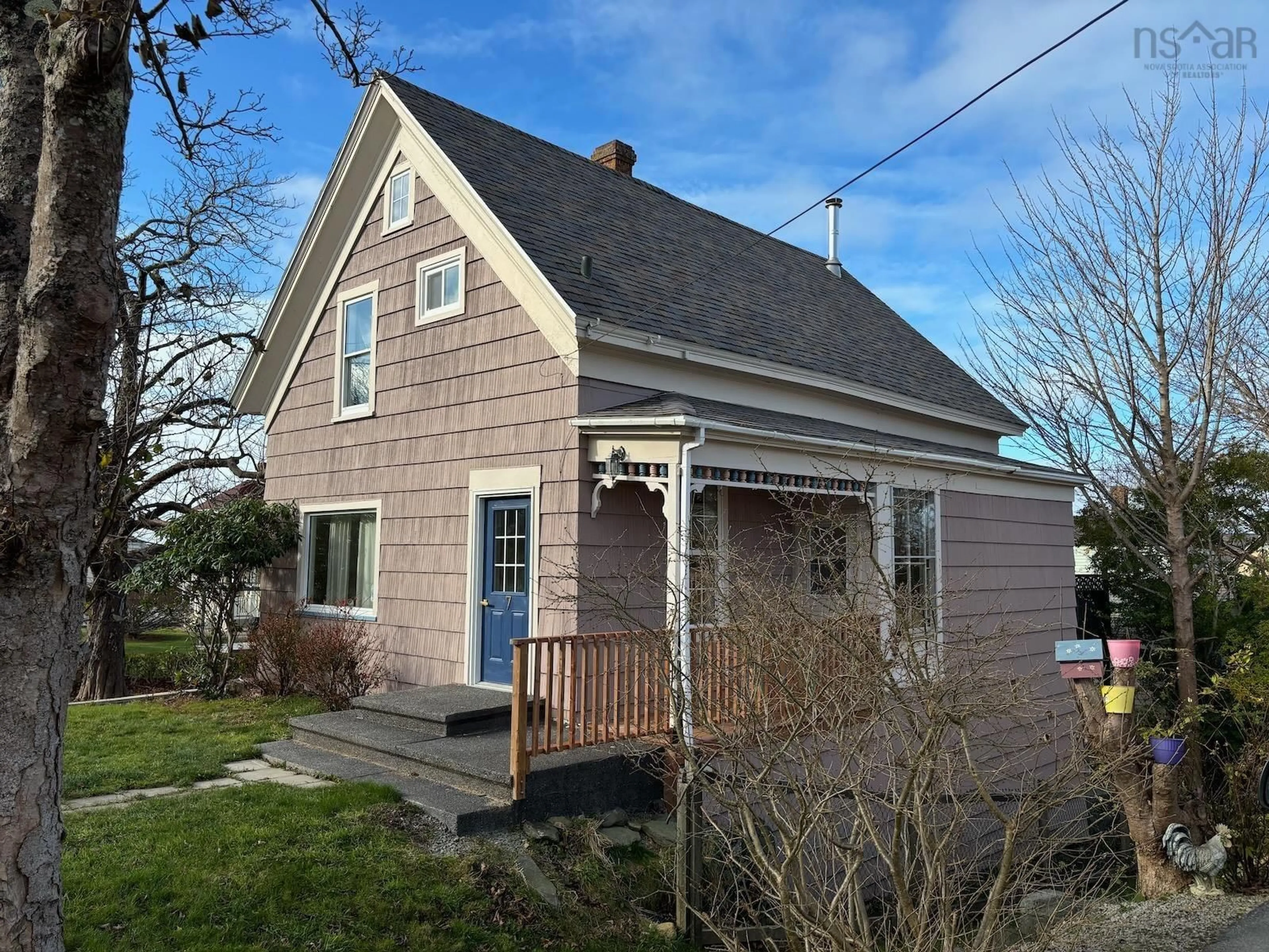 Home with vinyl exterior material, street for 7 Whipple St, Yarmouth Nova Scotia B5A 1W3